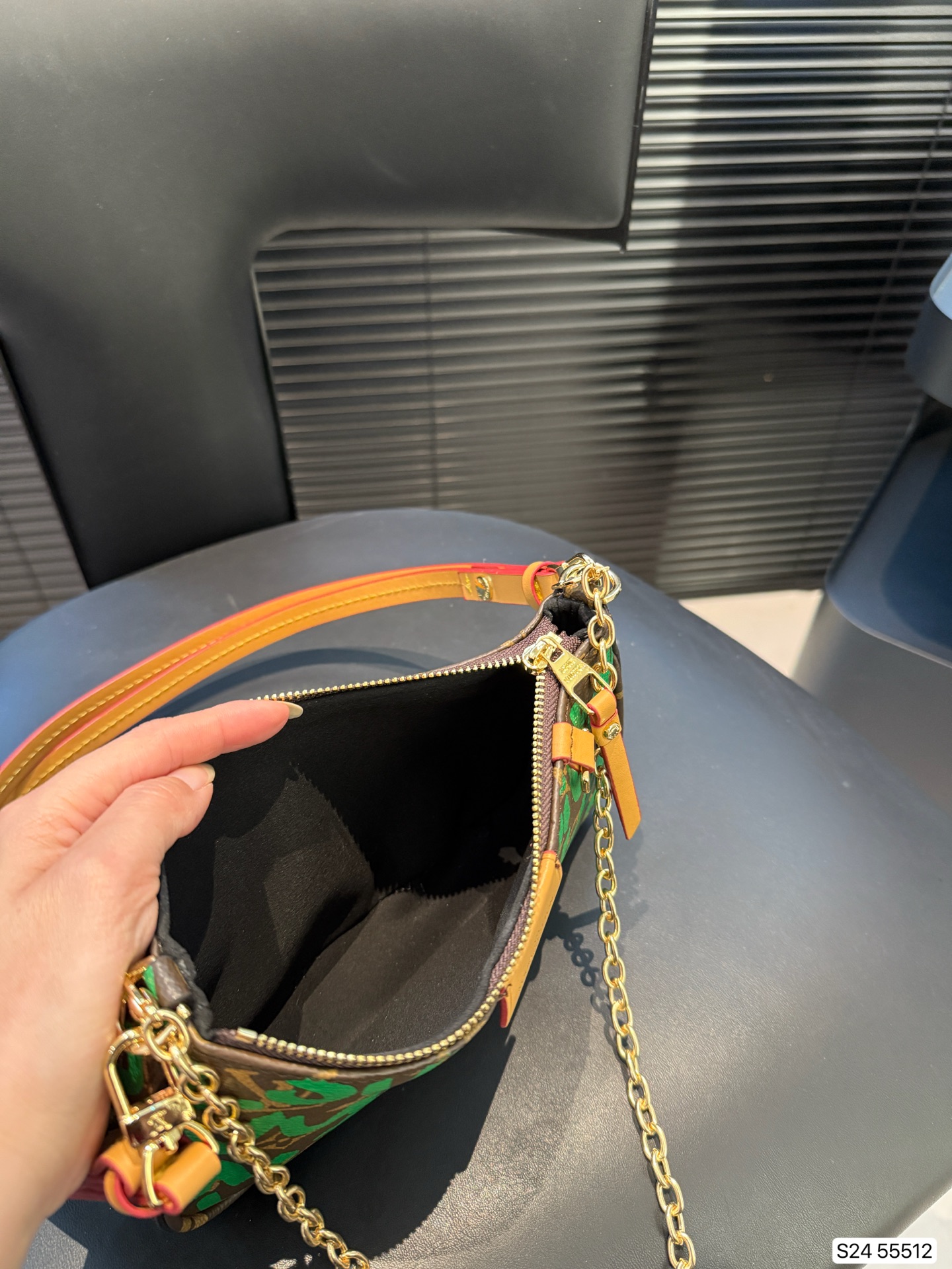 LV-2001 Stephen Sprouse Monogram Graffiti Pochette Accessoires shoulder bag