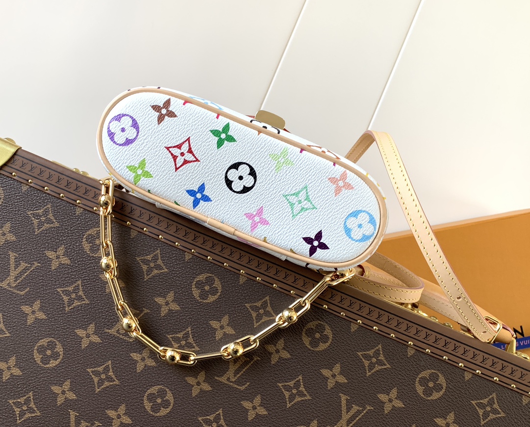 M13662 LV x TM Vanity Chain Pouch