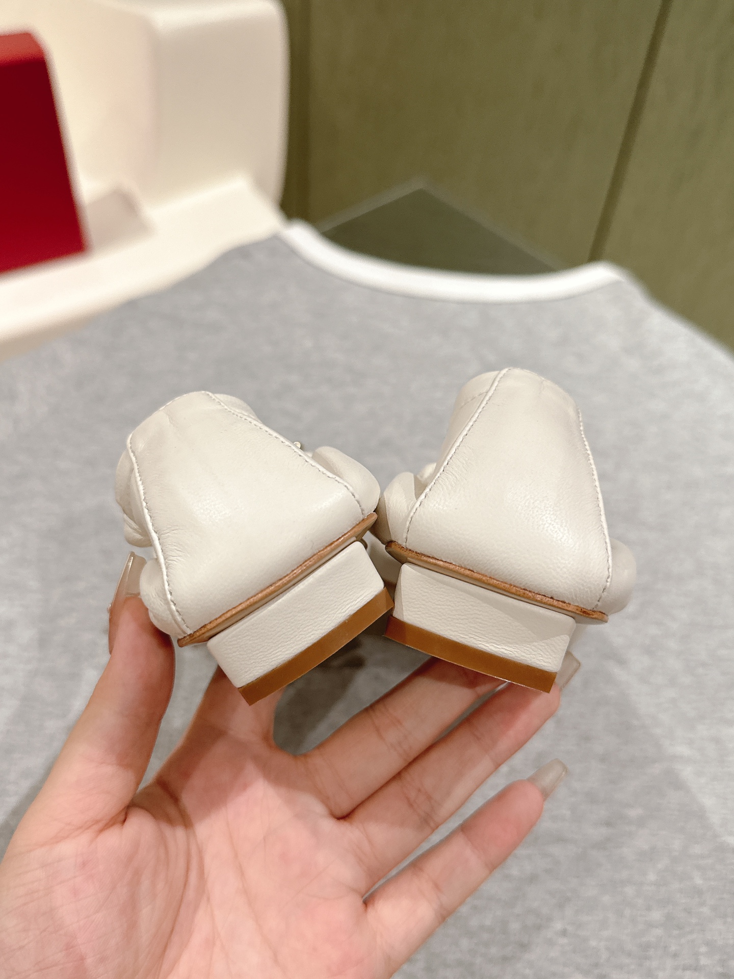 2024roger vivier new arrival-white