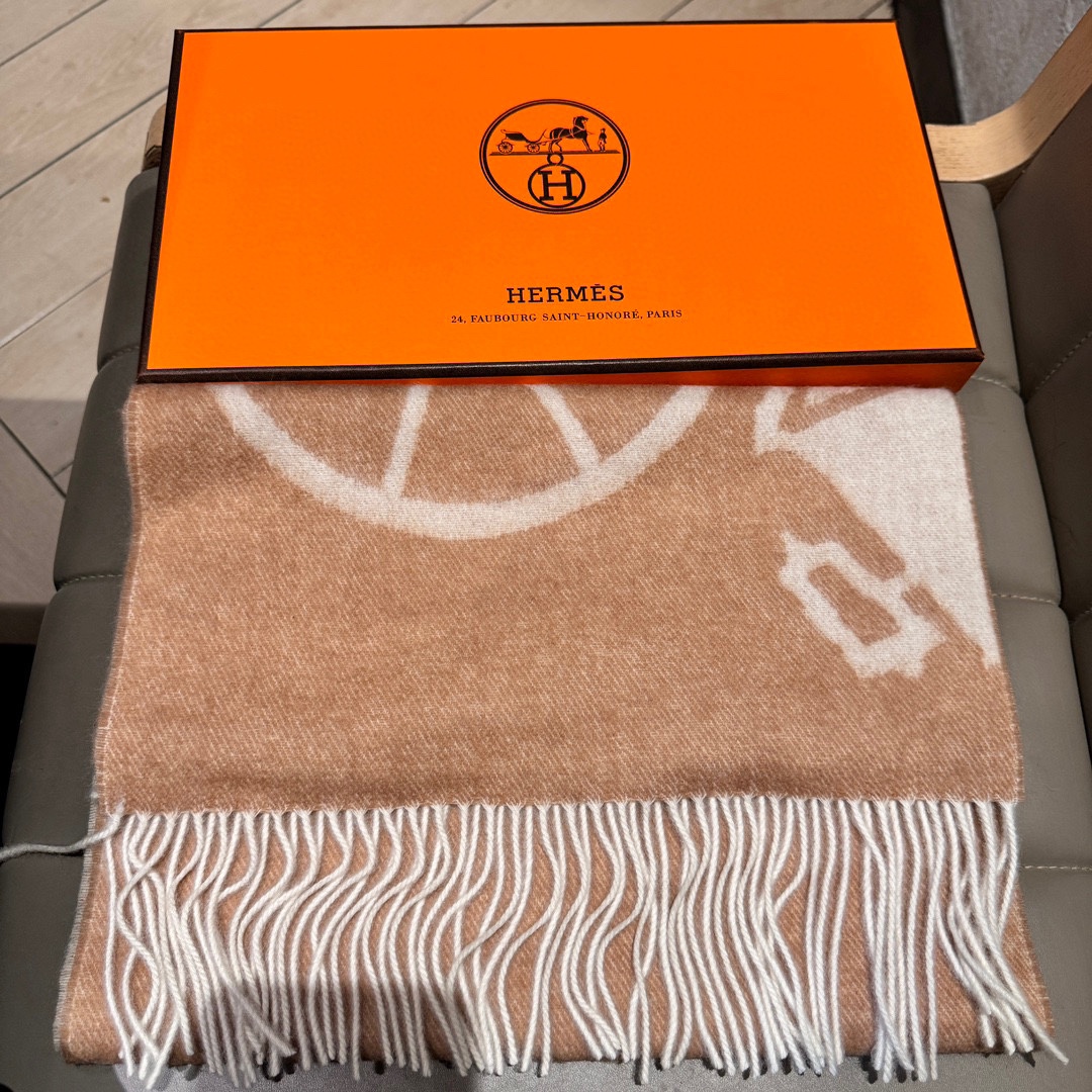 Hermes- double jacquard scarf with thick fringe
