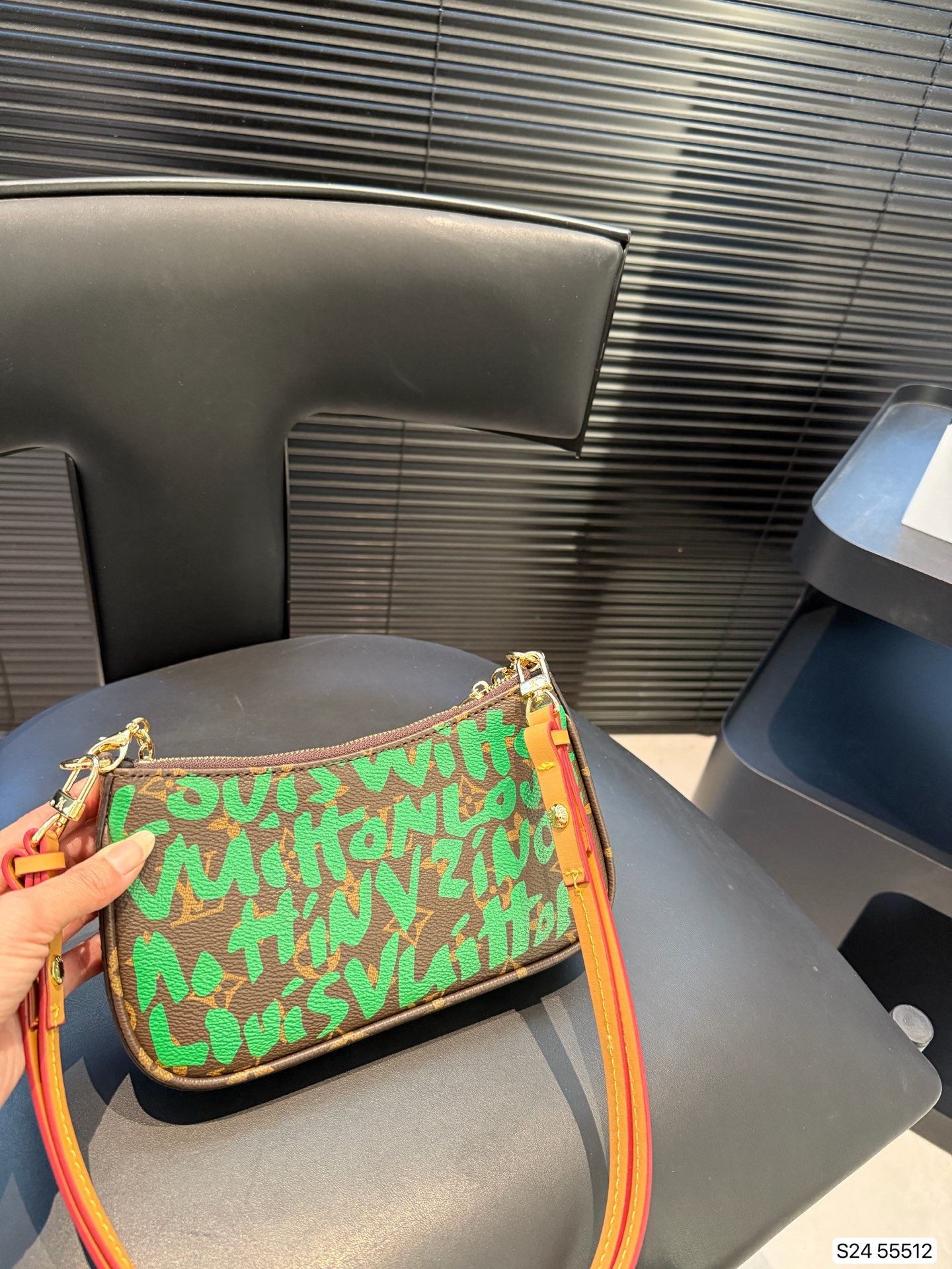 LV-2001 Stephen Sprouse Monogram Graffiti Pochette Accessoires shoulder bag