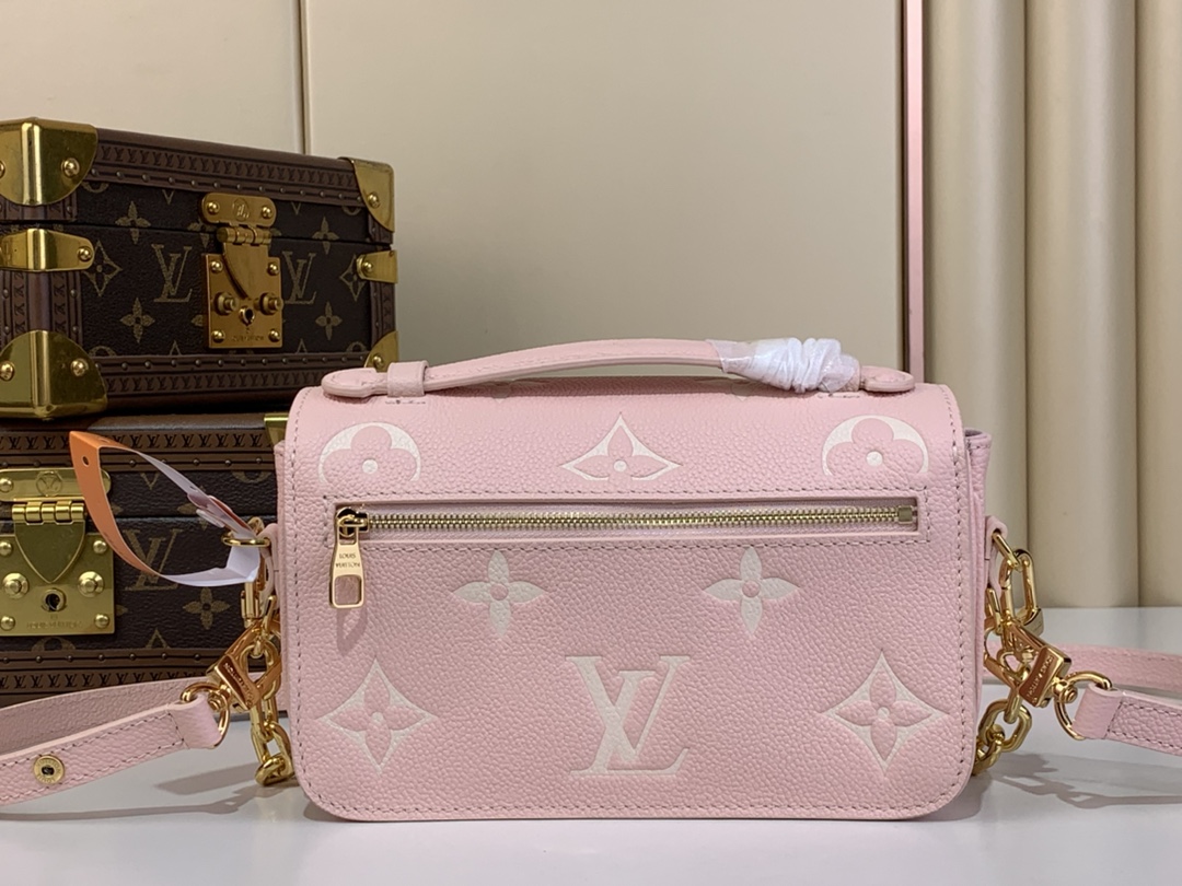 LV-M14208 Pochette Métis East West