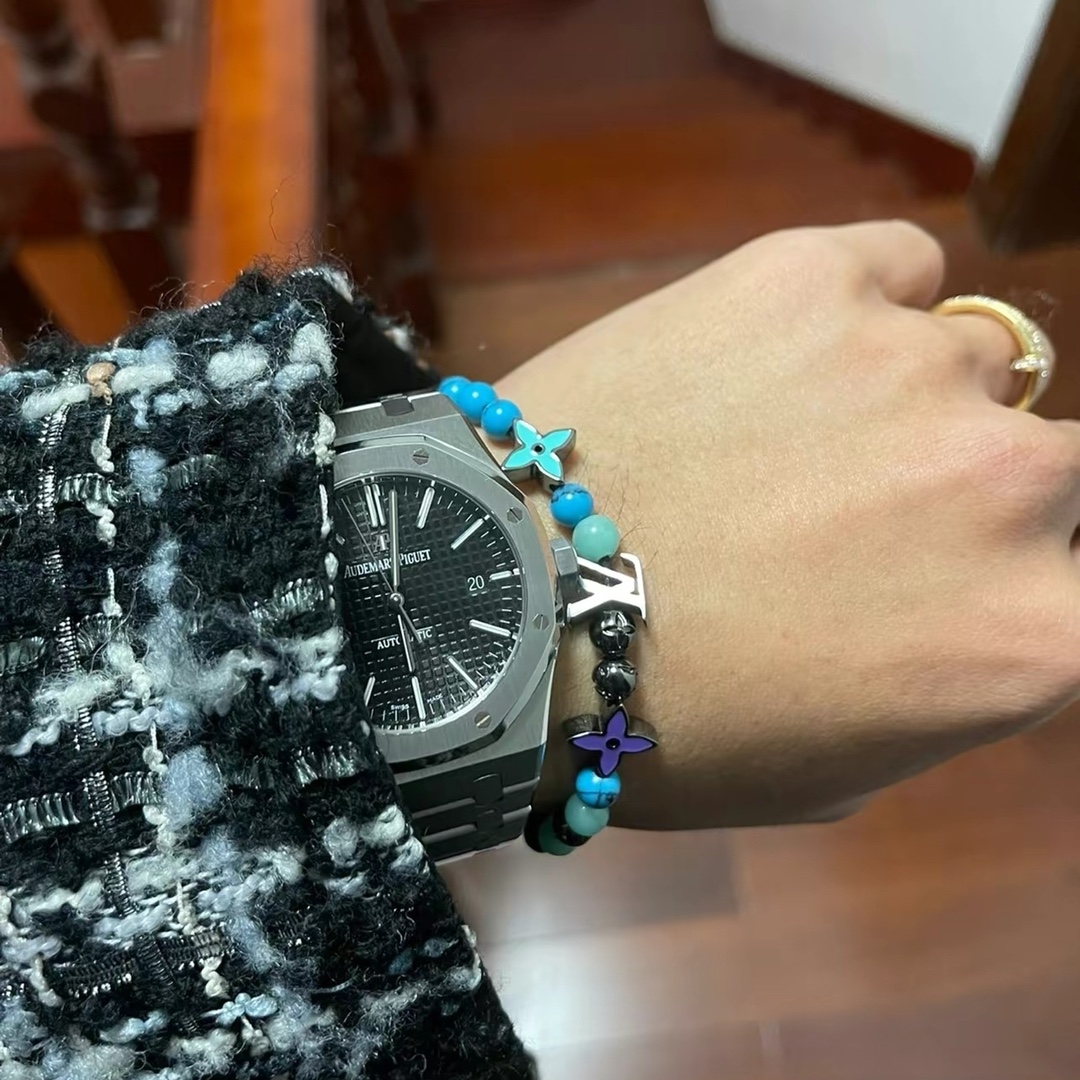 Louis Vuitton Beads Blue jewel round beads