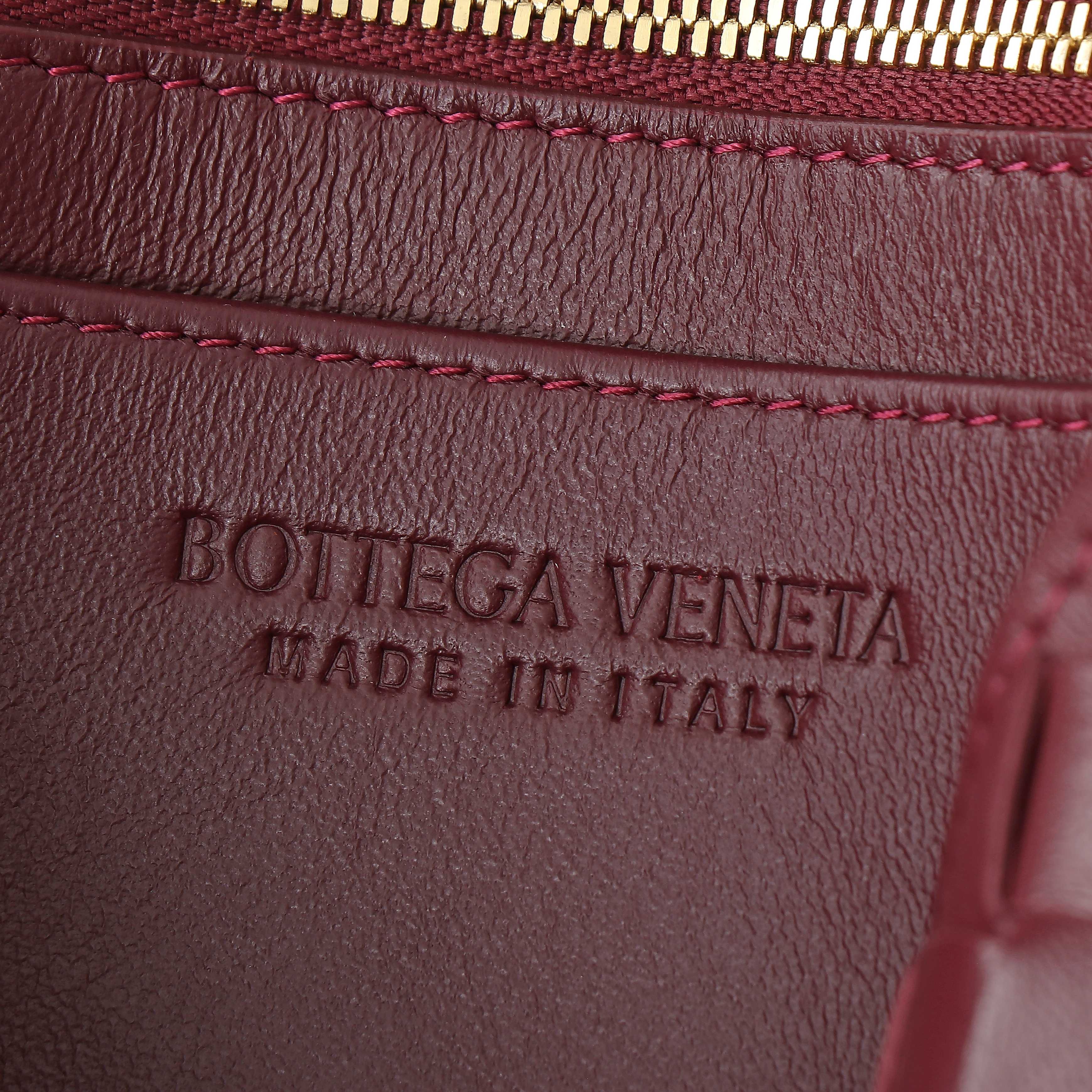 BV-East-West Andiamo-burgundy