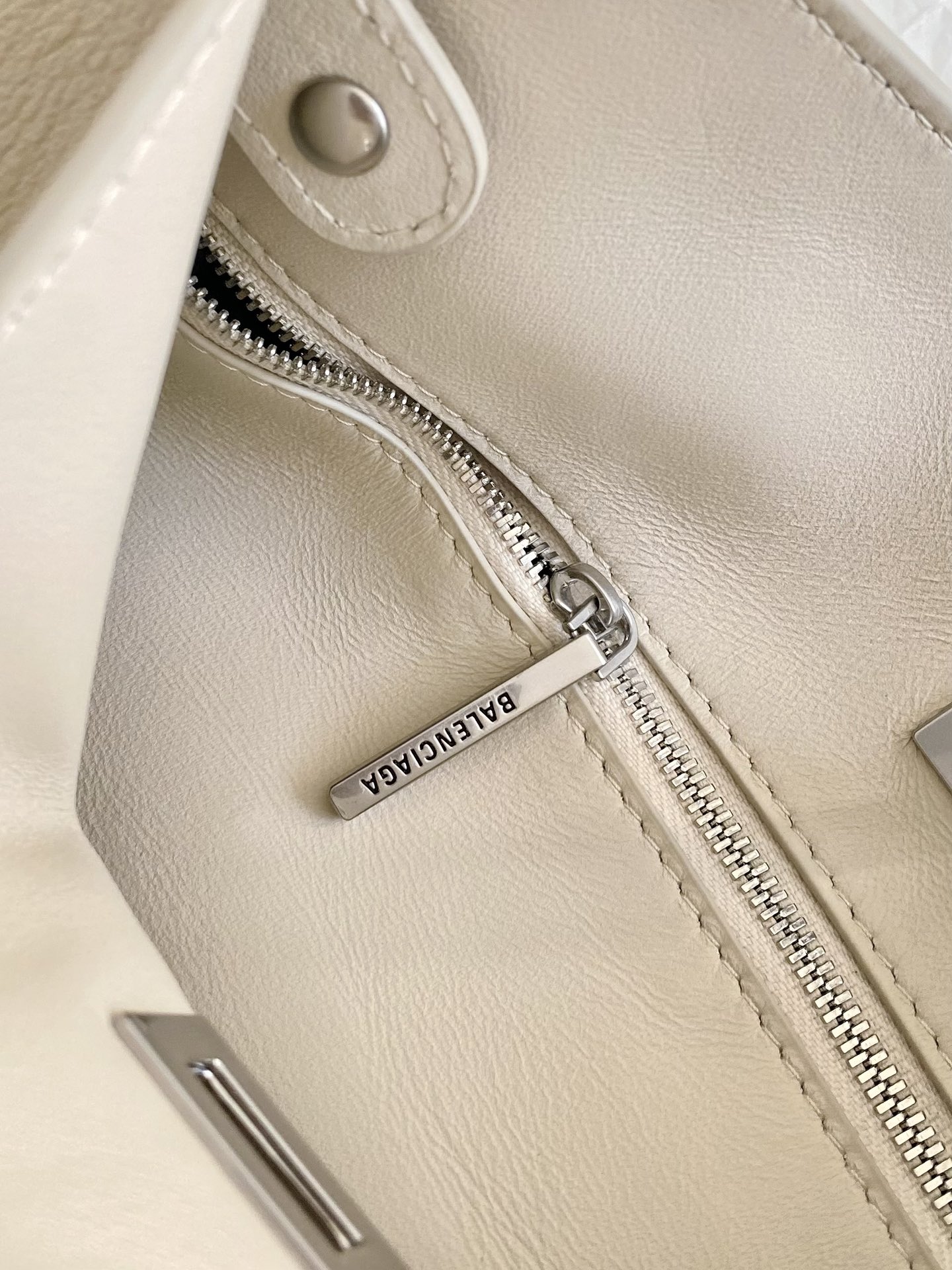 Balenciaga Bel Air-White