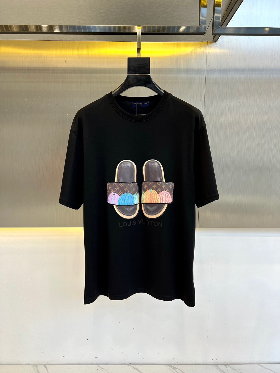 LV - men's and women's short sleeve T-shirt-black