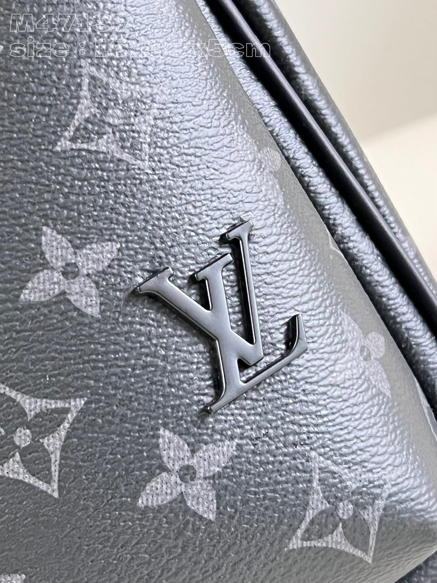 LV-M47137 Avenue Slingbag PM