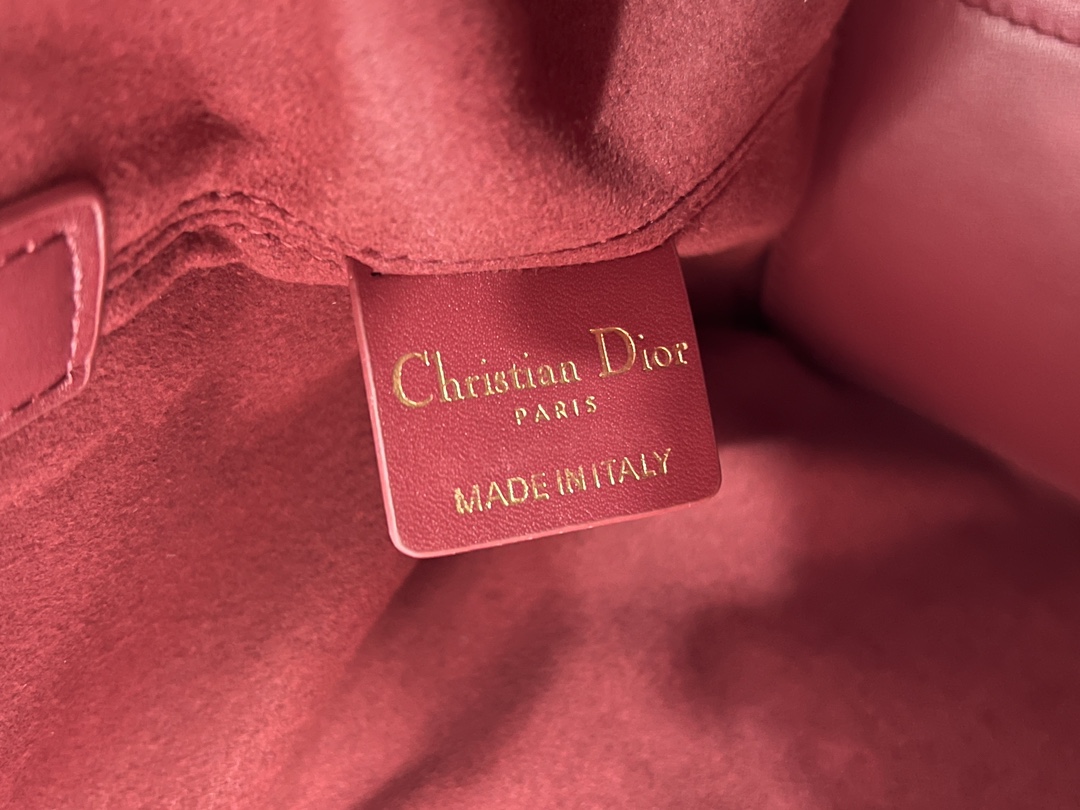 toujours Burgundy medium This Di