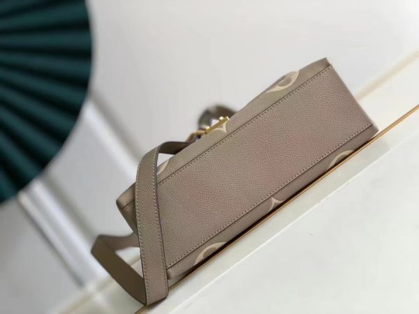 Louis Vuitton M46041 Madeleine MM Dove Gray