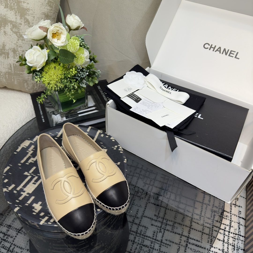 CHANEL Lazy fisherman shoes-yellow