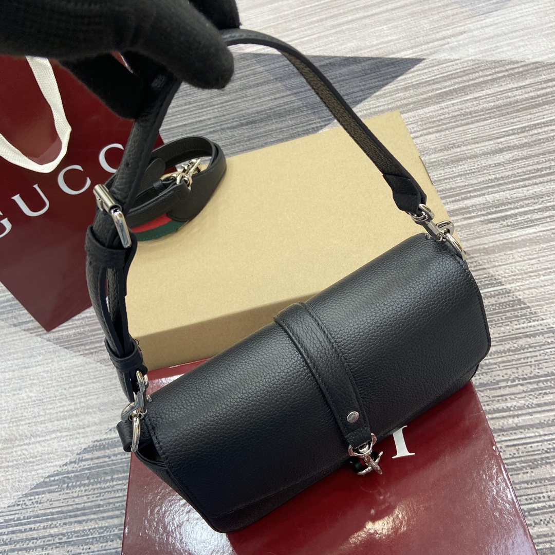 Gucci-Small crossbody bag with hook closure