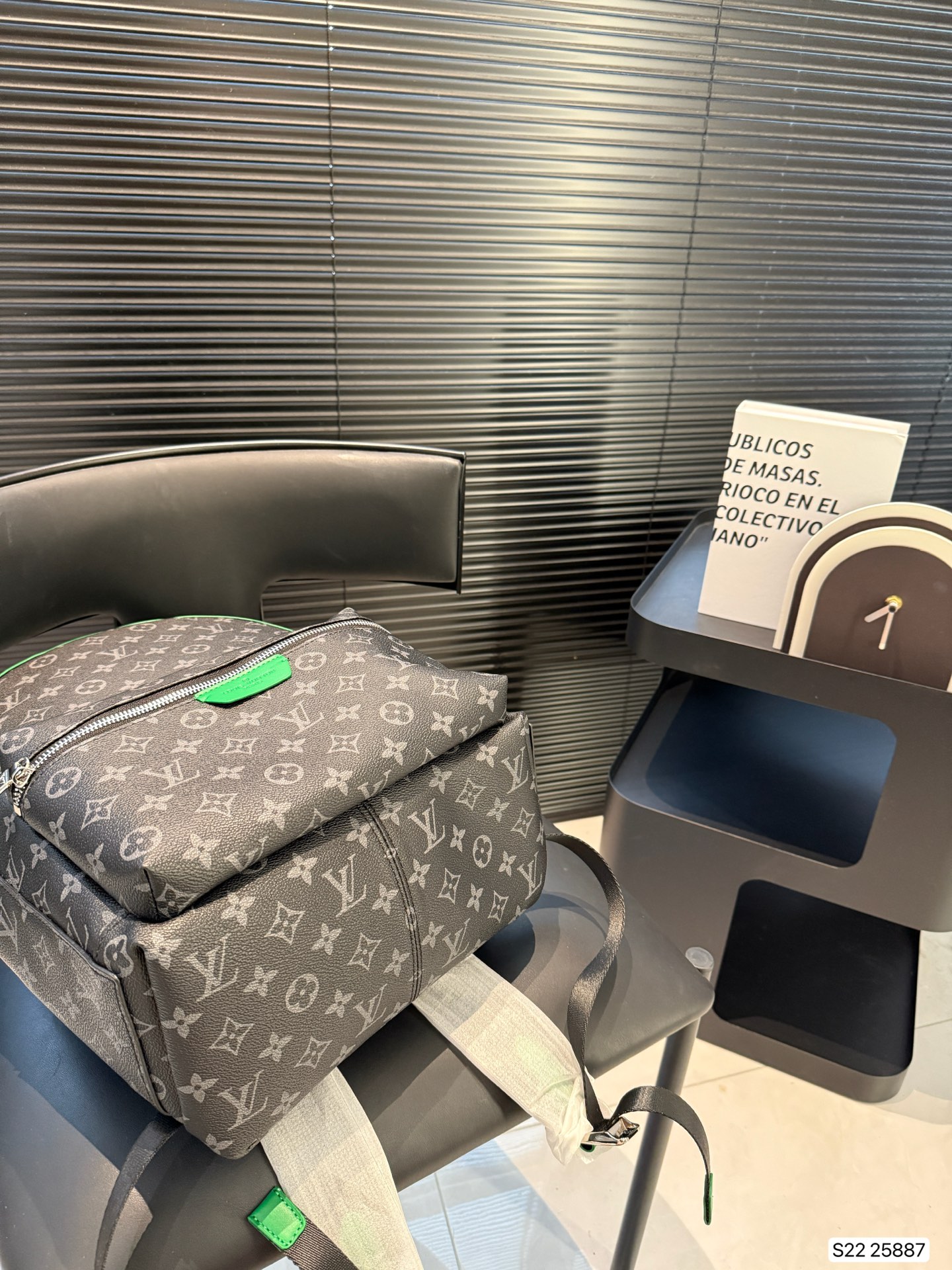 LV M25887 Discovery Backpack PM