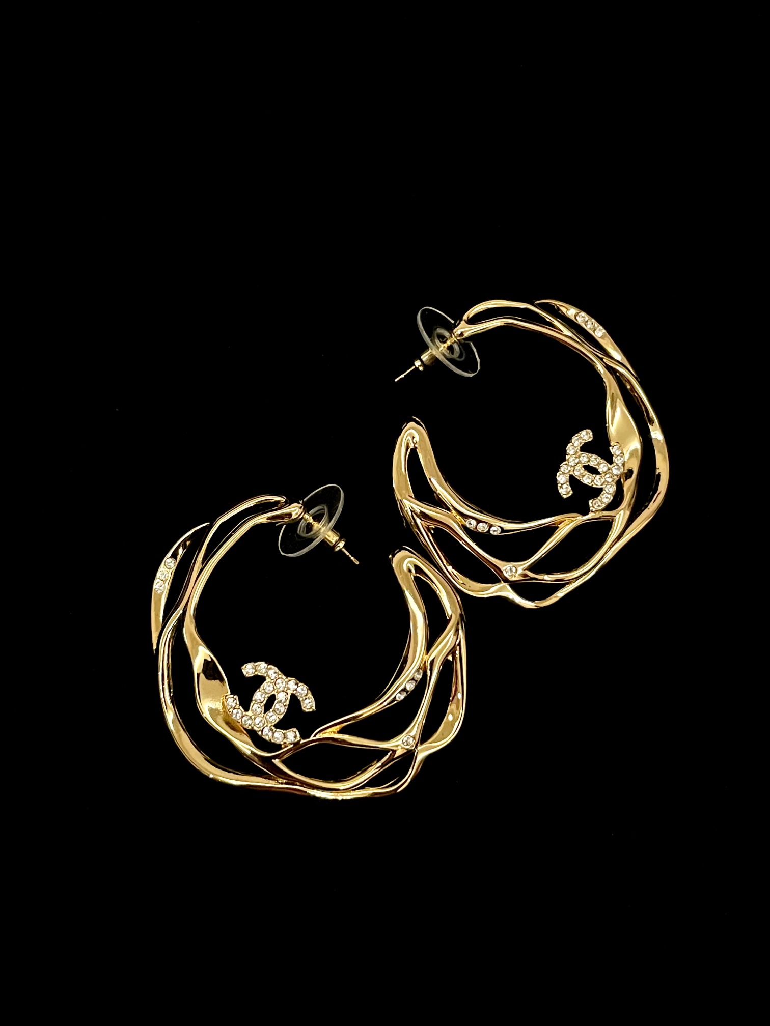 double C perforated earrings with diamond petals