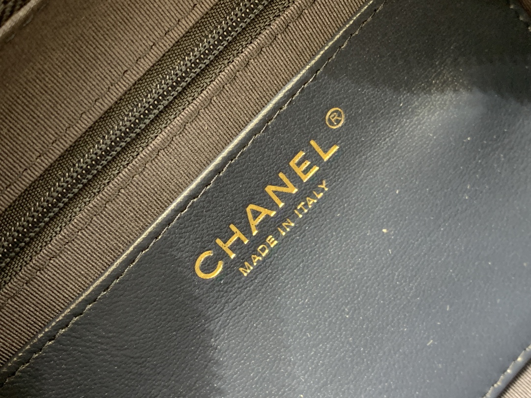 Chanel-2025-Denim Inspired Hobo Bag