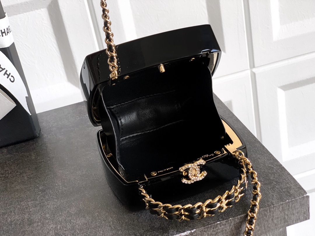 CHANEL Makeup Palette Minaudiere