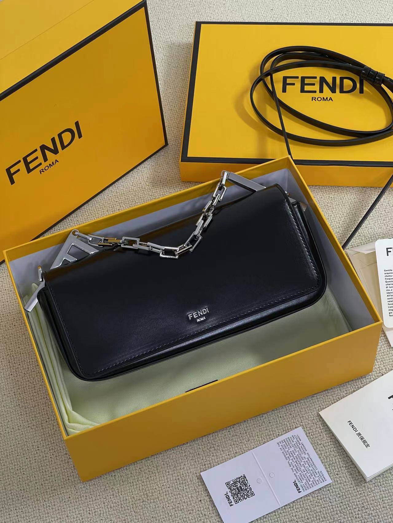 FENDI-First Sight clutch-Black