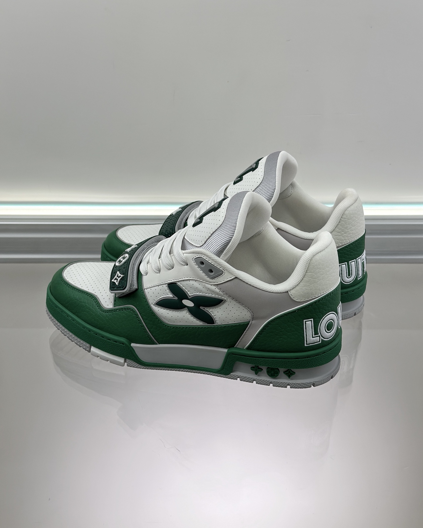 LOUIS VUITTON 1AHTCV LV Trainer Sneaker
