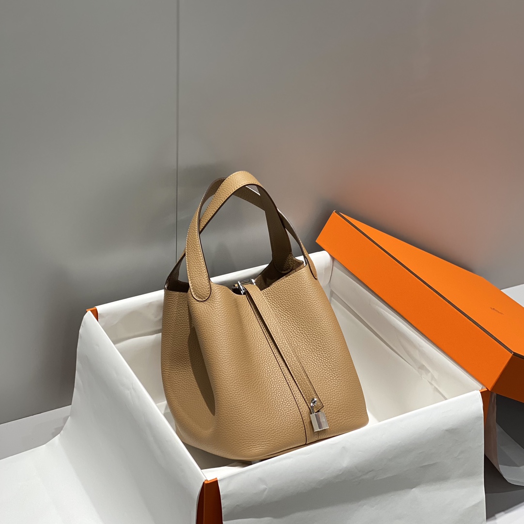 𝑷𝒊𝒄𝒐𝒕𝒊𝒏 𝒍𝒐𝒄𝒌 milk tea color