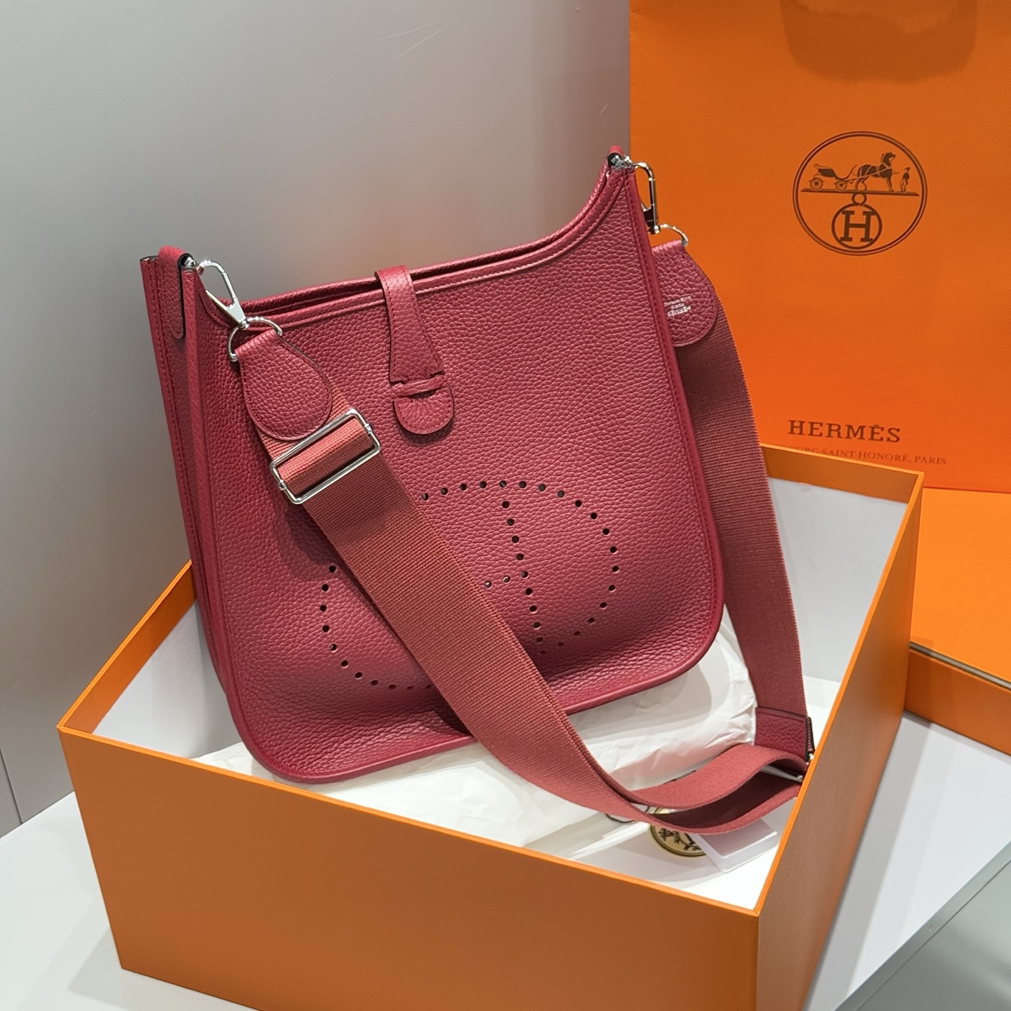 Hermès “Ruby Red” Evelyne 29