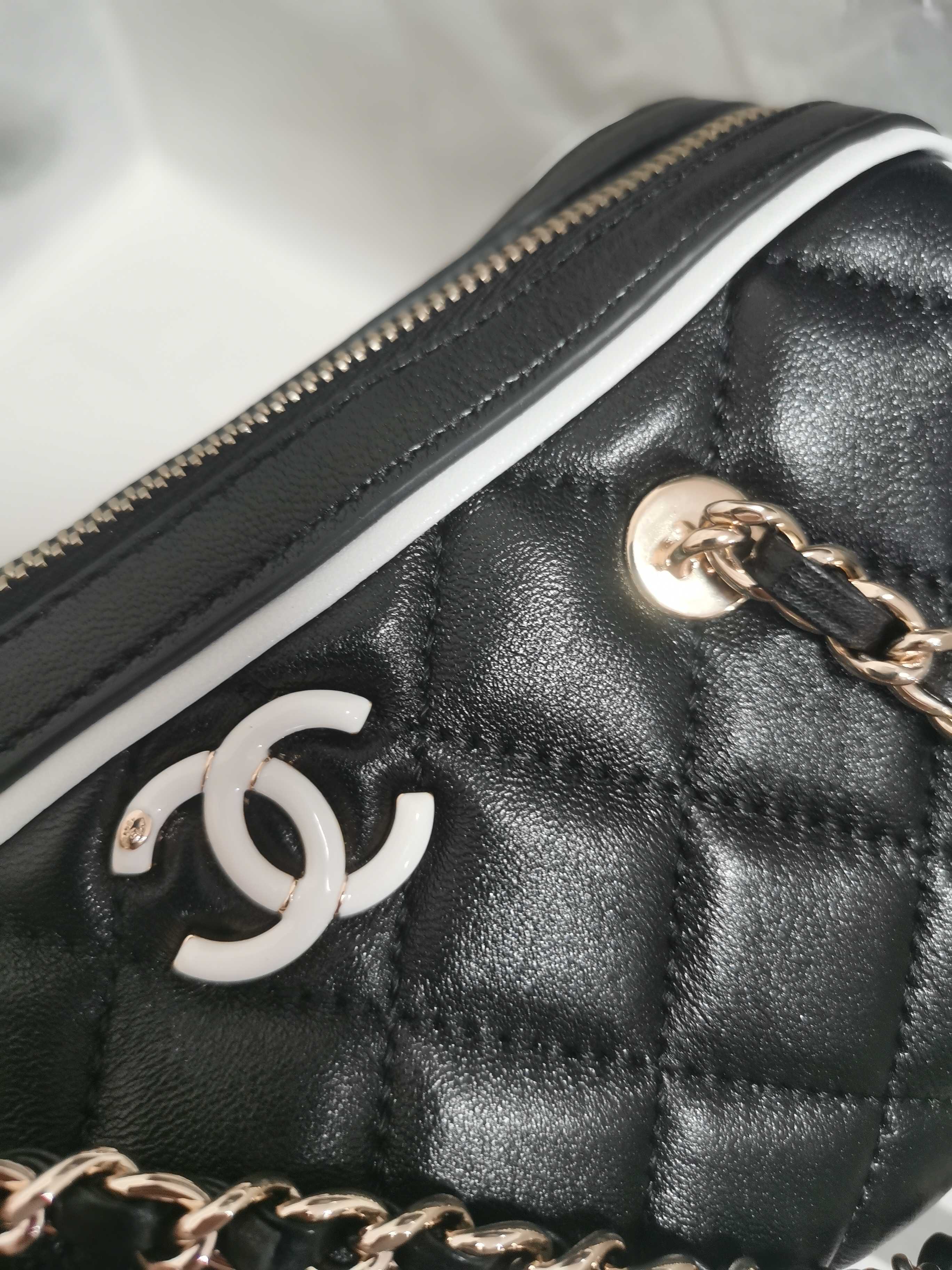 Chanel Classic WhiteChanel Classic White Quilted Bag