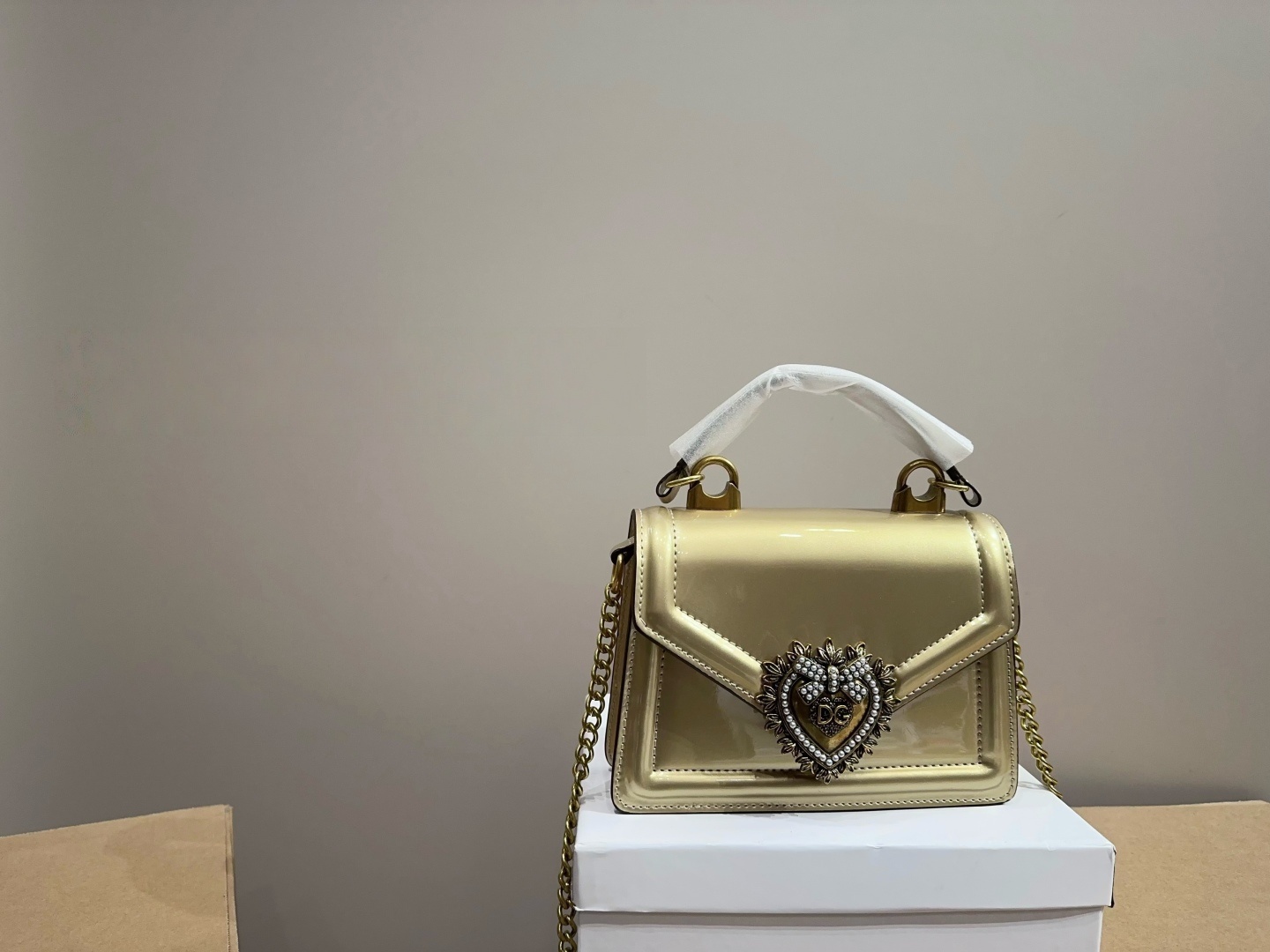 Dolce & Gabbana Handle chain bag with pearl heart clasp