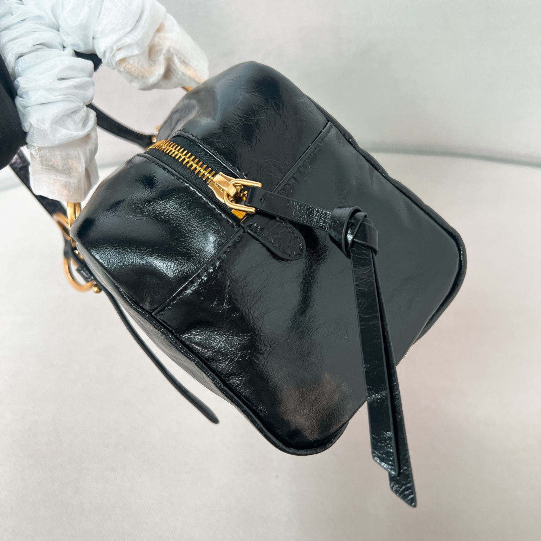 Prada-2025 Oil-Wax Leather Dangel Bag 1BB138-Black