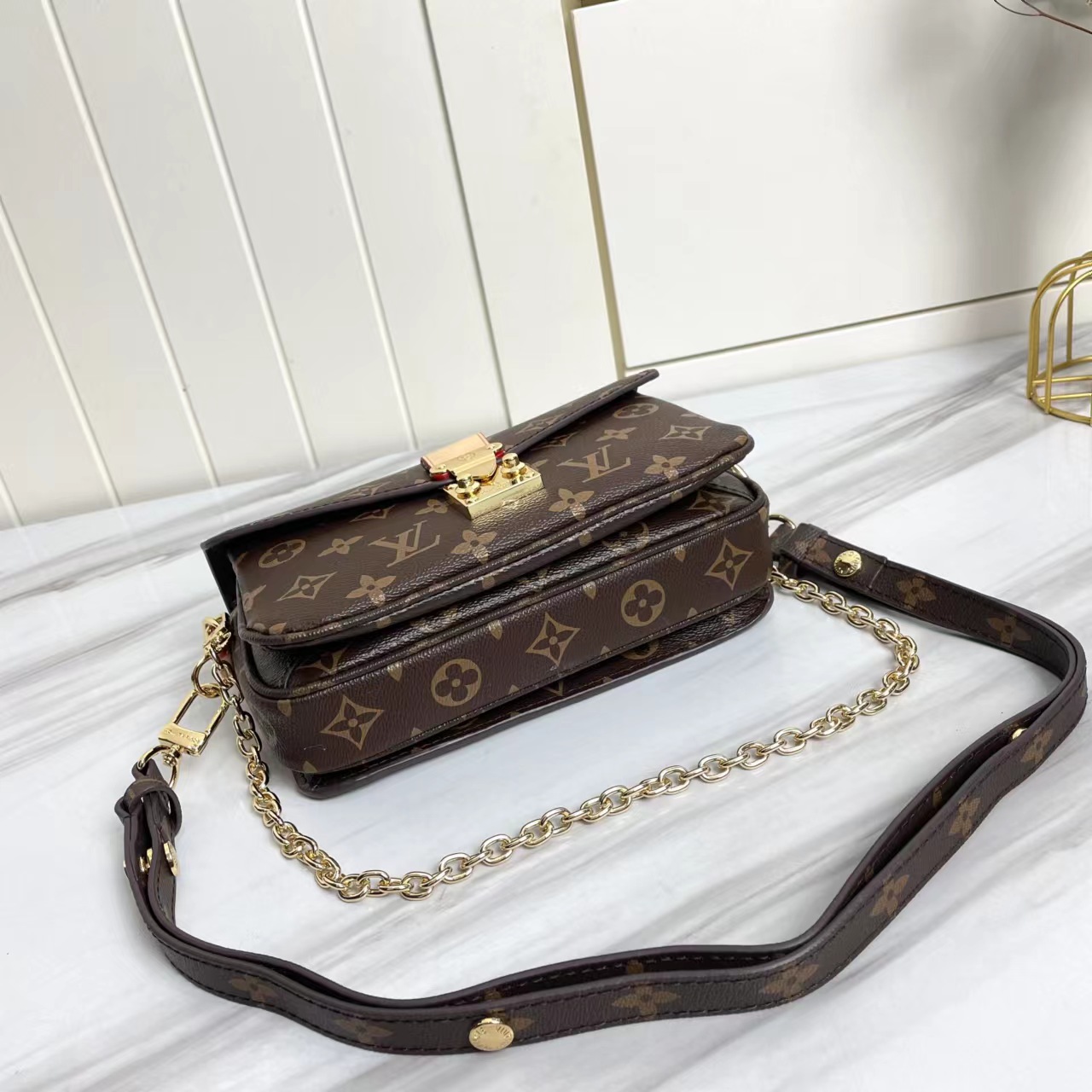 Louis Vuitton M46279 Pochette Métis East West