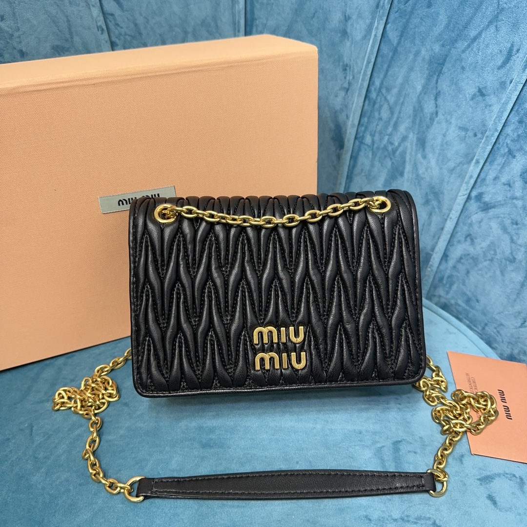 MIUMIU-New Soft Lambskin Handbag-Black