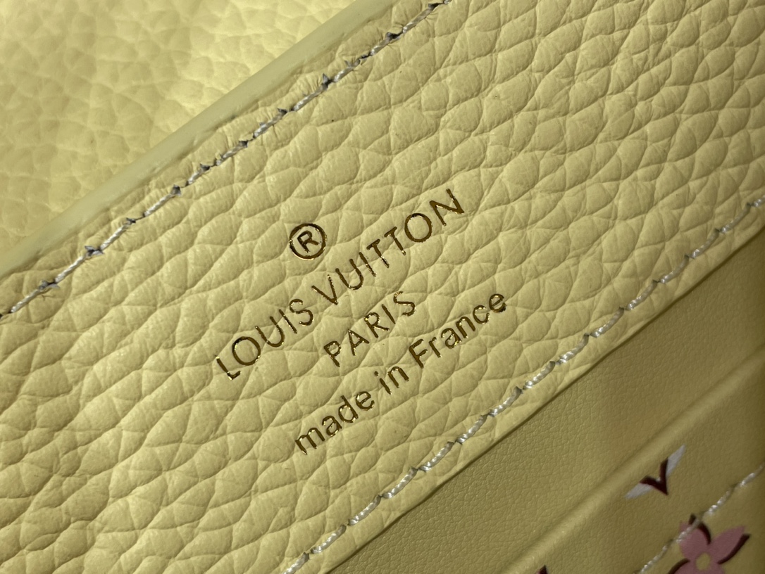 M11351 Capucines East-West Mini