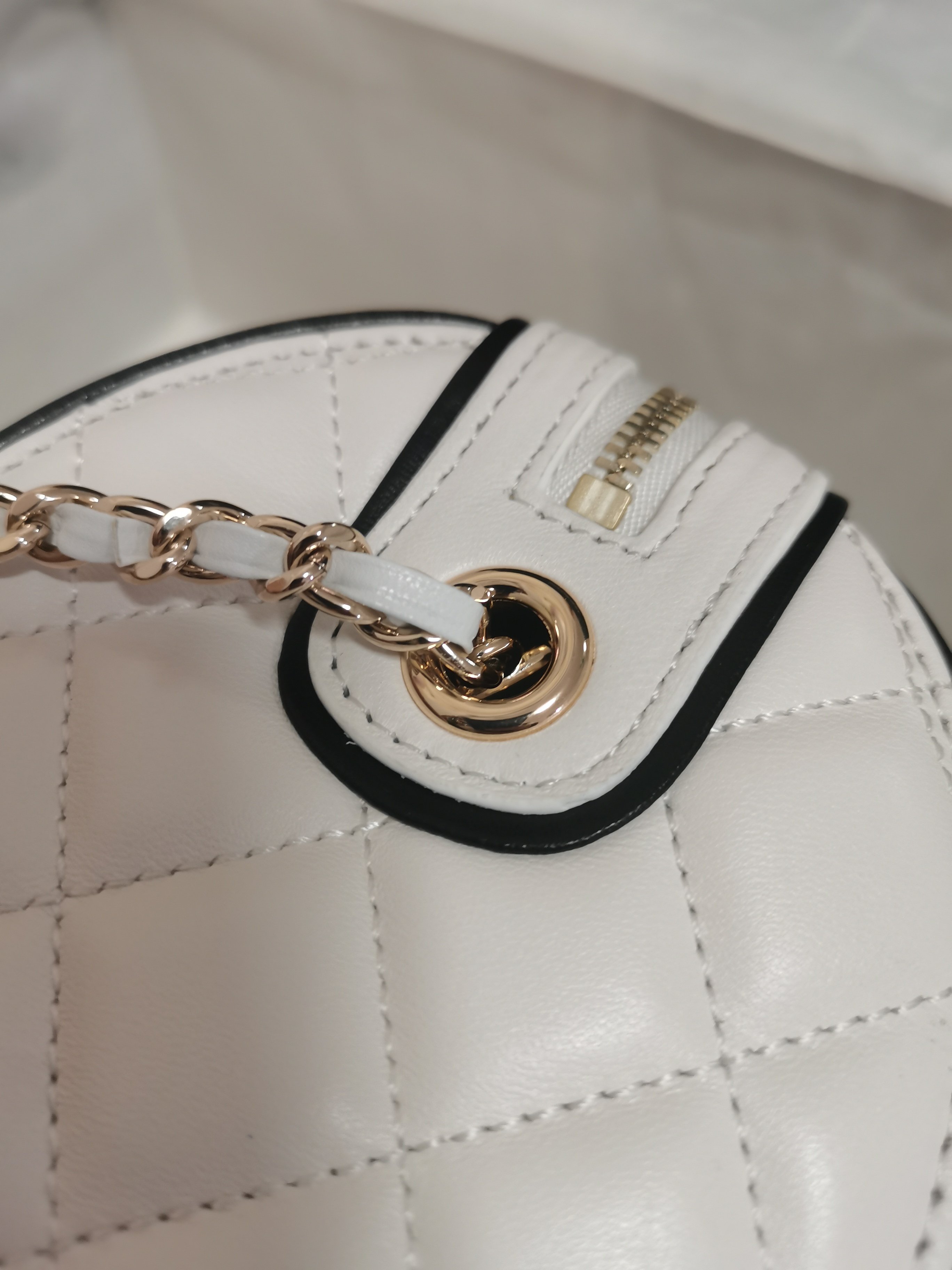 Chanel Classic WhiteChanel Classic White Quilted Bag