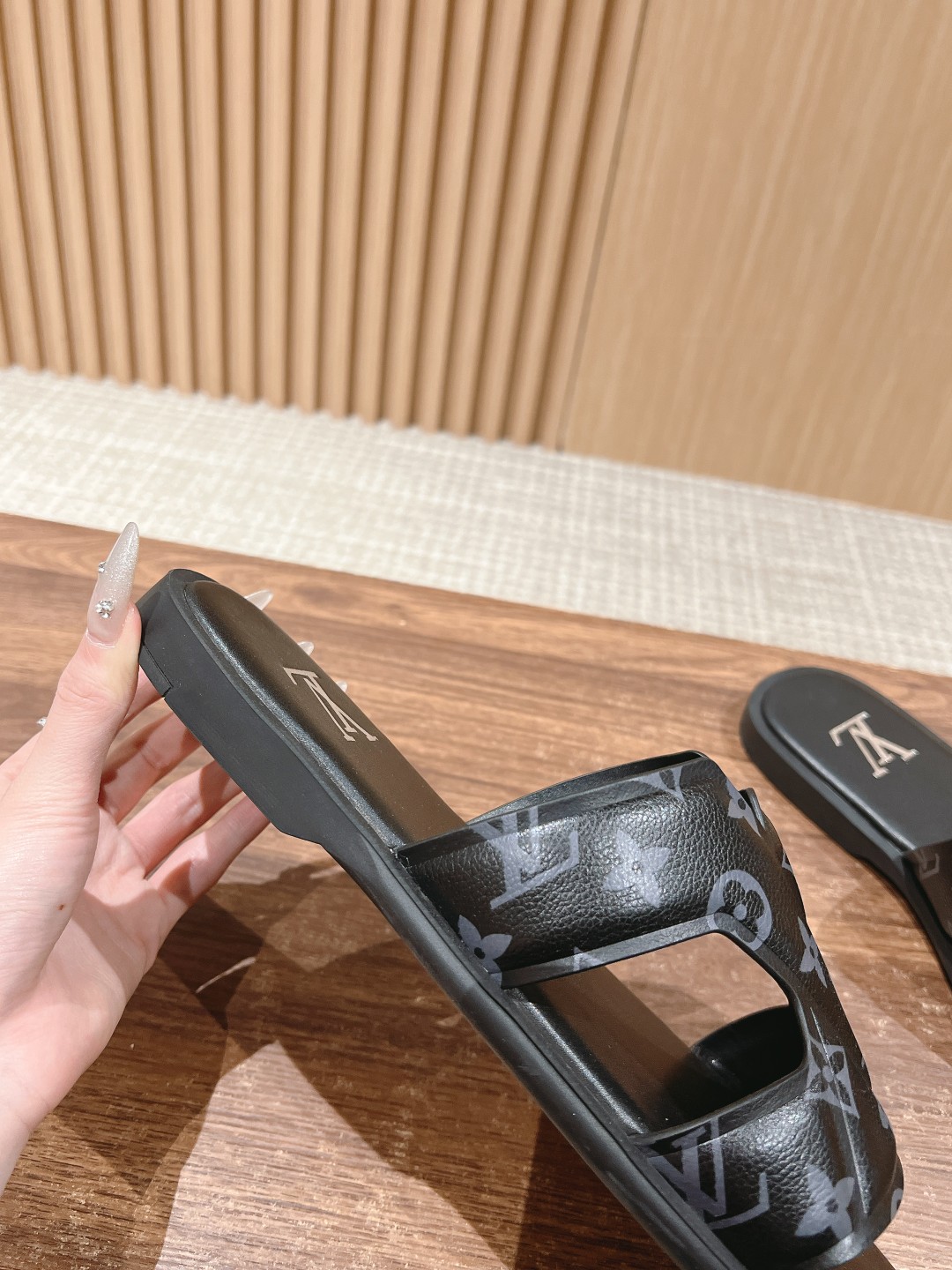 LV 1ACRPU LV Oasis Mule