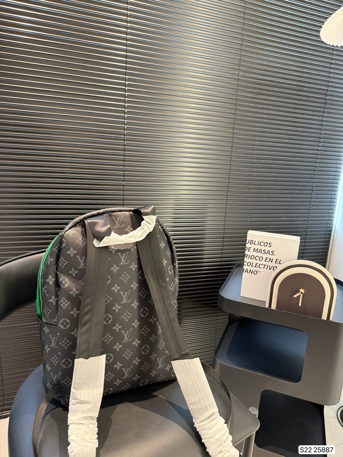 LV M25887 Discovery Backpack PM