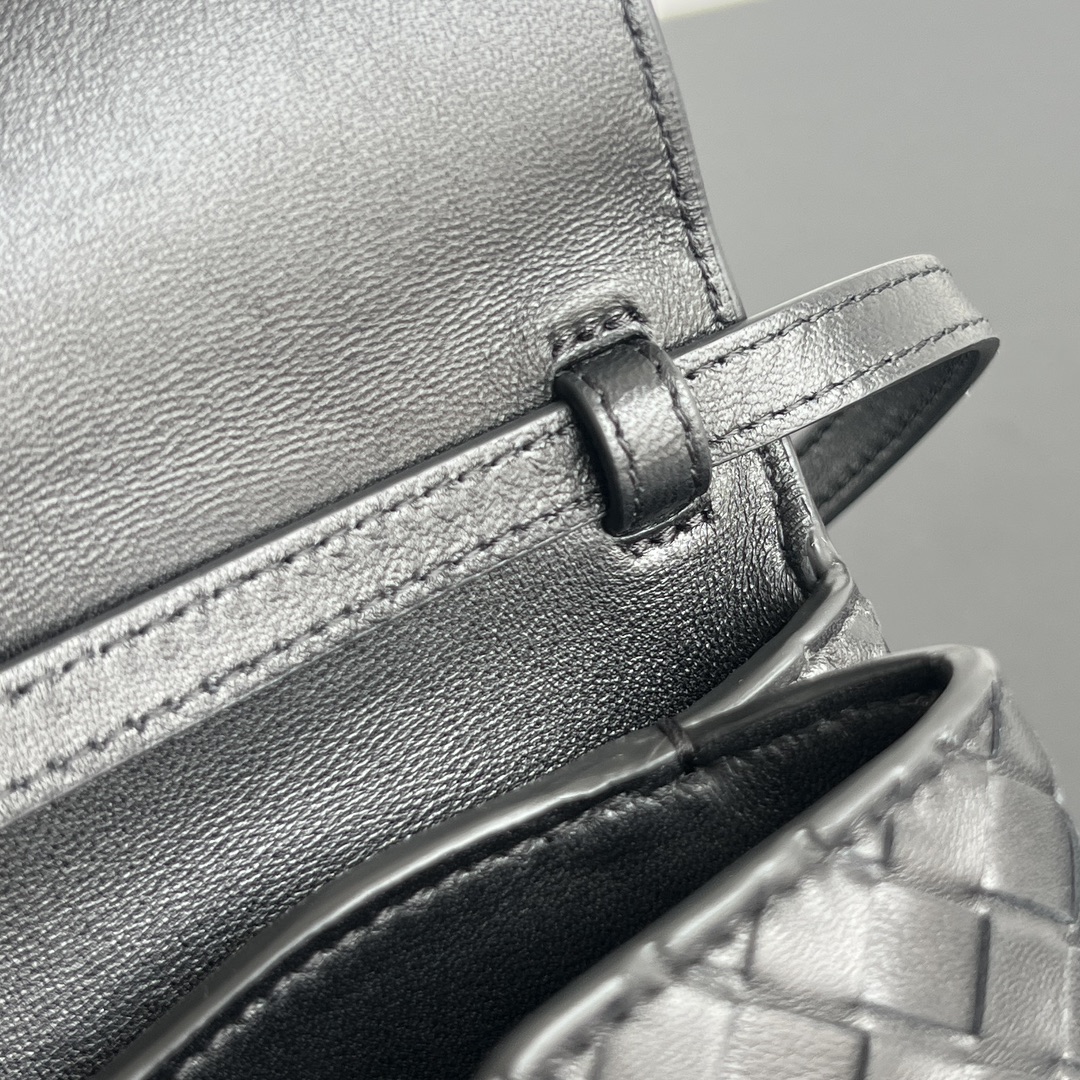 Bvlgari Knot Lock Crossbody Bag 817191 – 2025 Early Spring Collection