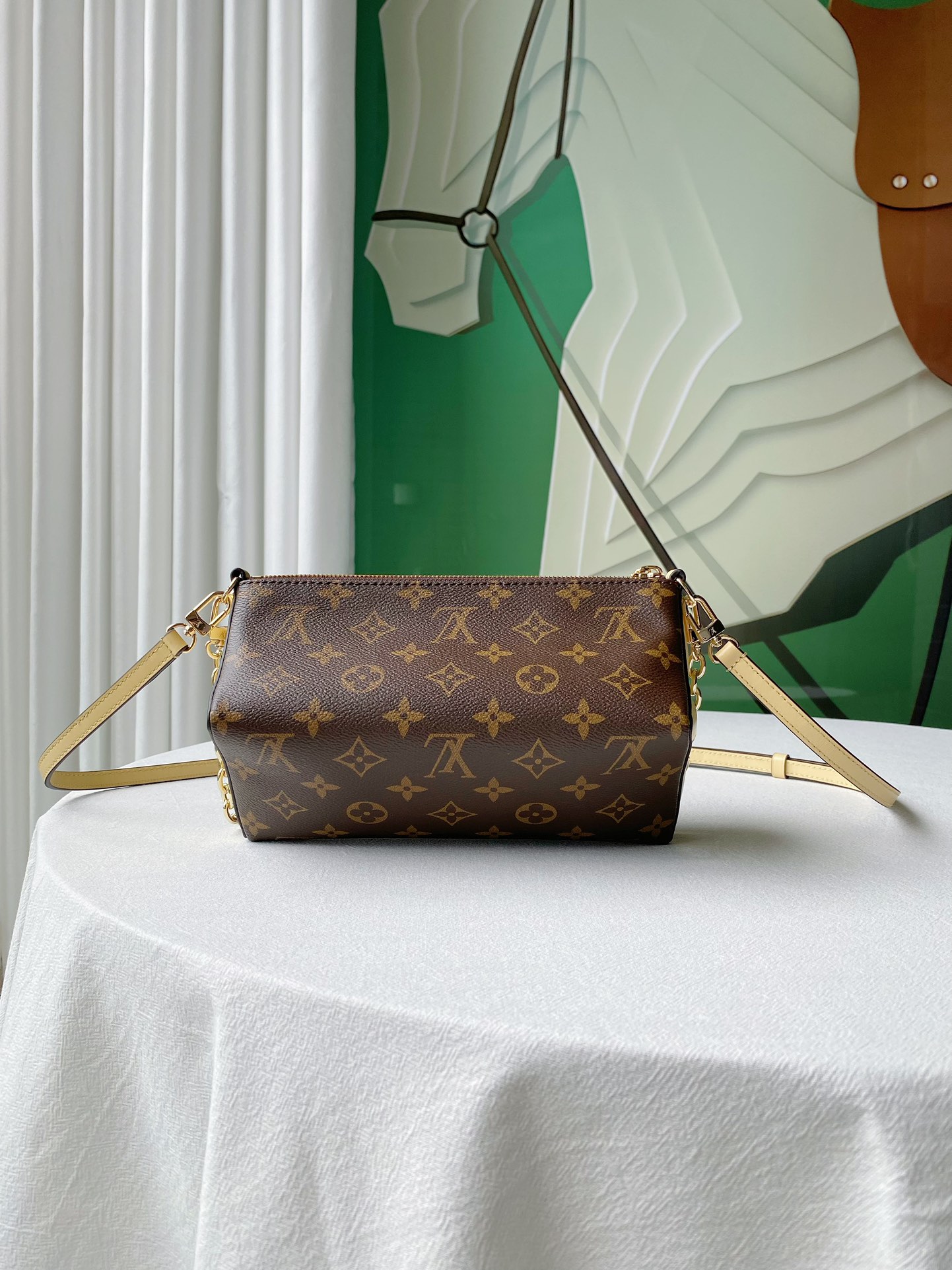 Louis Vuitton M11672 Bloom Pouch Banana Yellow