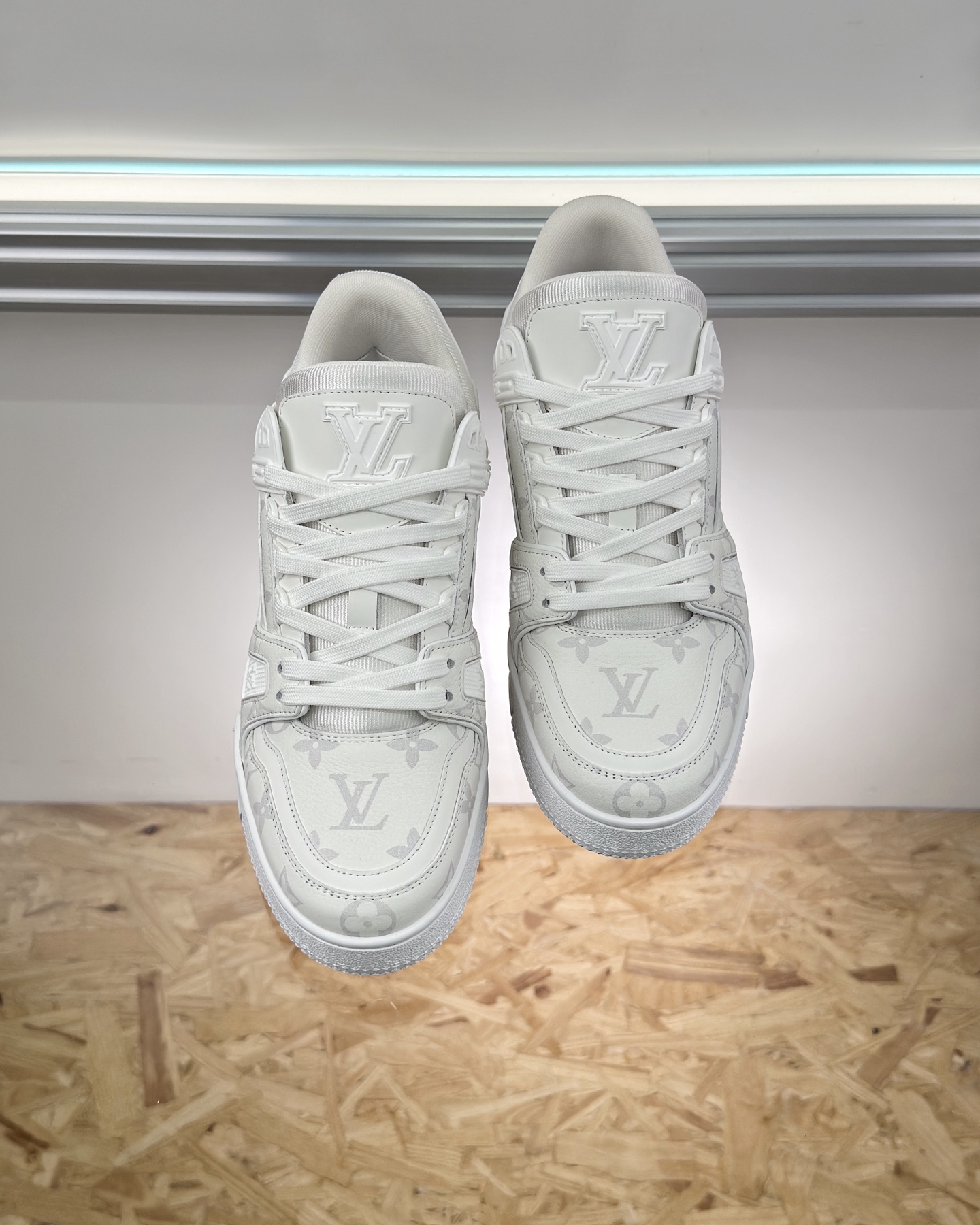 LOUIS VUITTON 1AHDN2 LV Trainer Sneaker