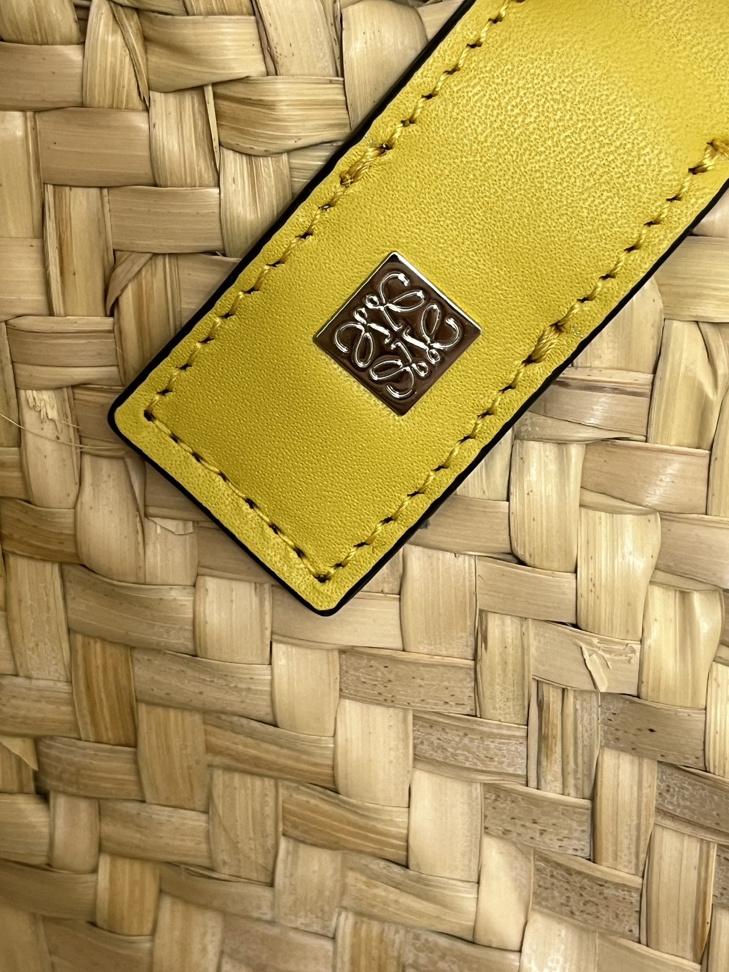 Loewe-Basket bag in palm leaf and calfskin-
