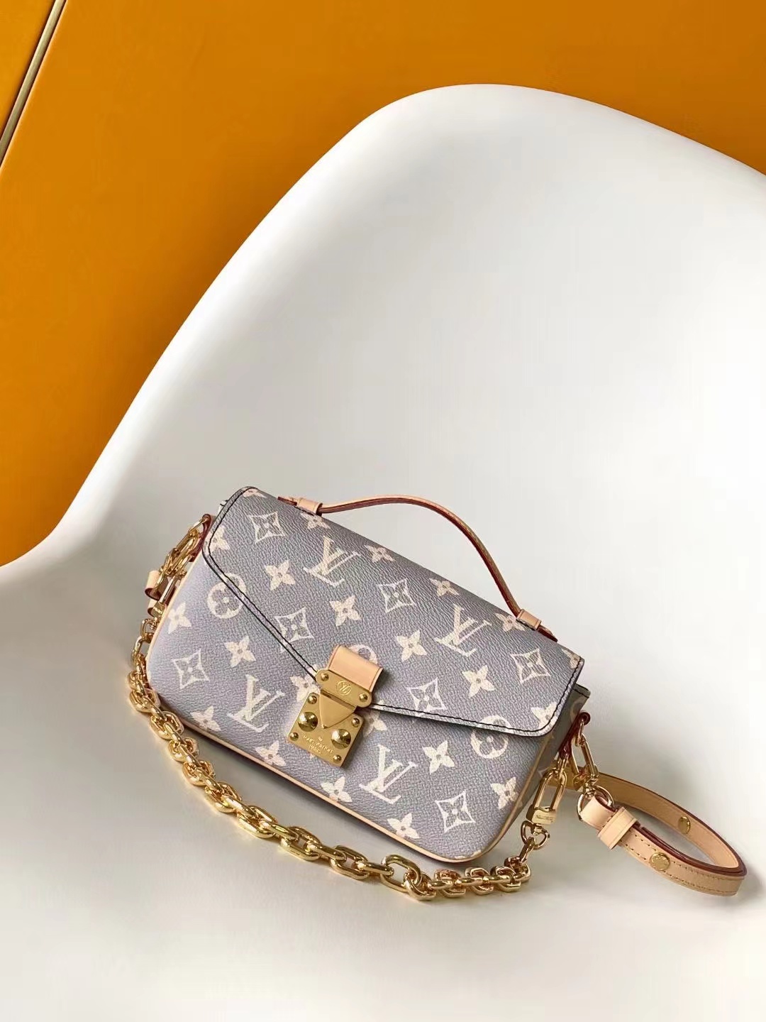 Louis Vuitton Pochette Métis East West M12429