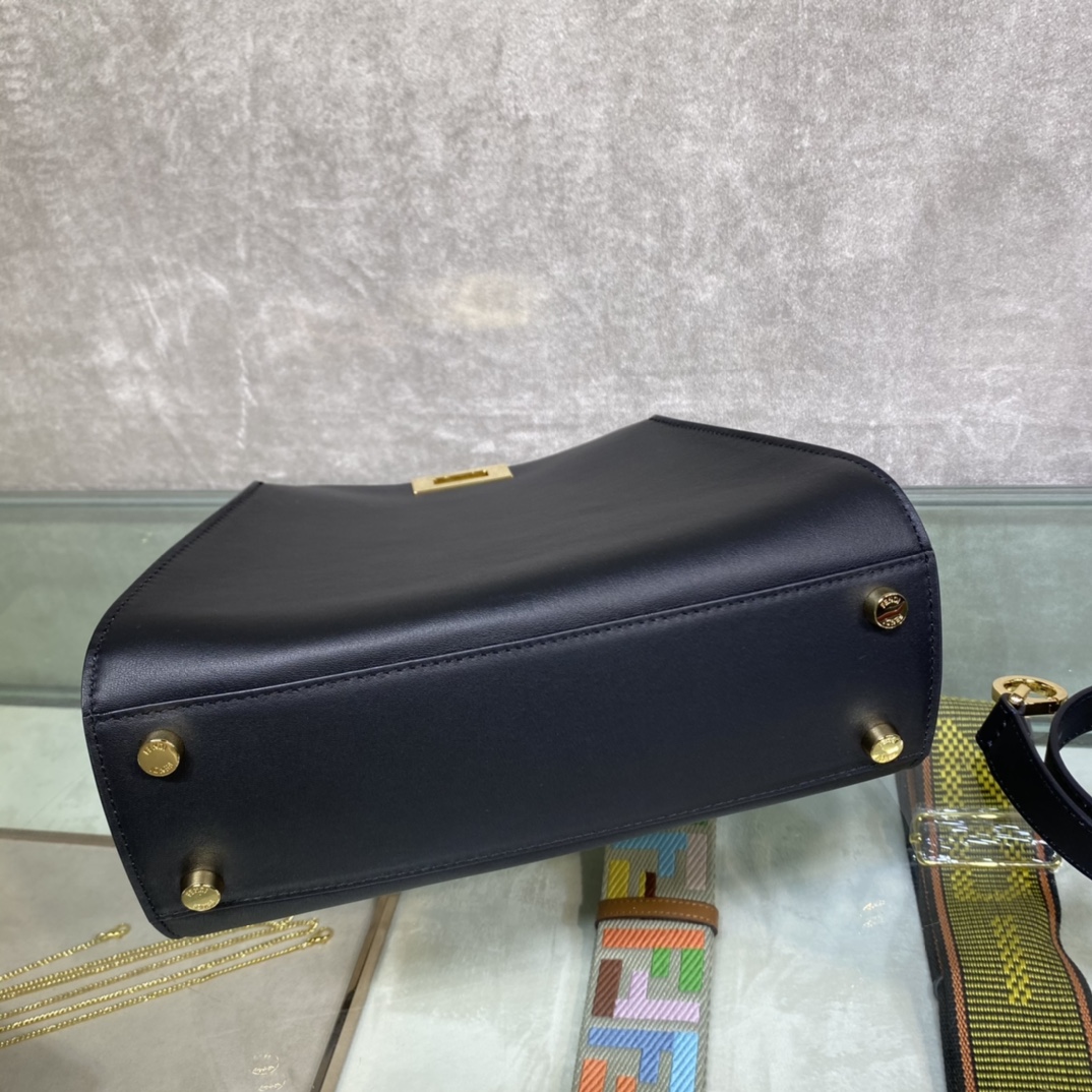 FENDI-Peekaboo Essentially-Black