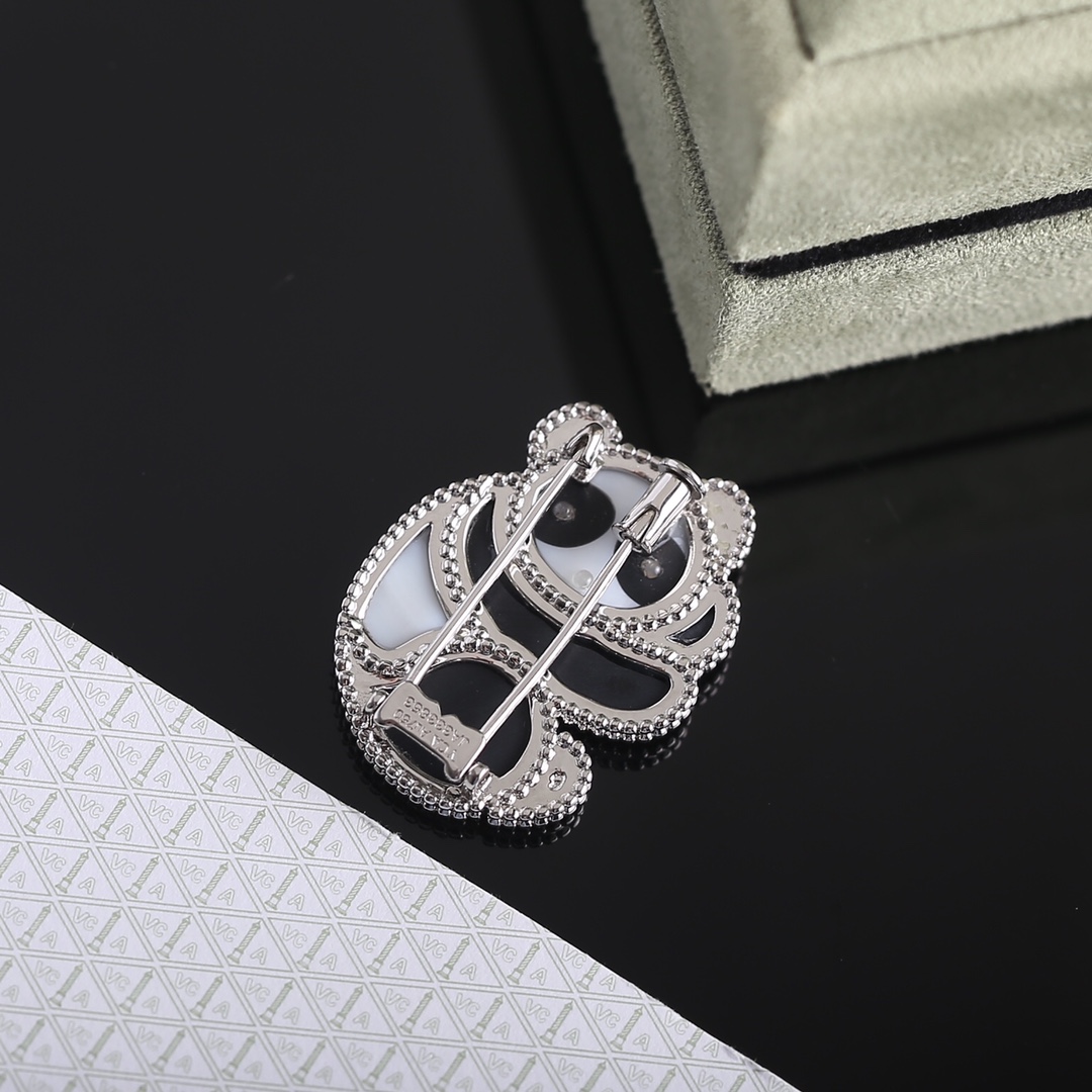 Van Cleef & Arpels – Lucky Animals® Brooch Collection