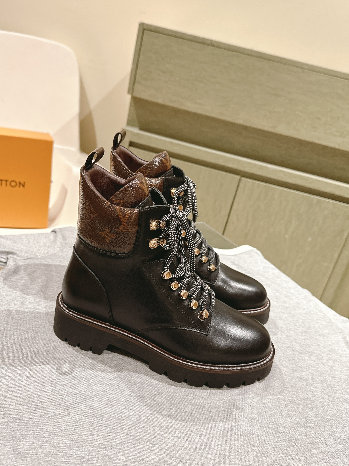 LV-Martin Boots in Black