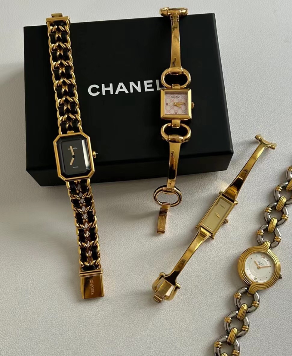 Chanel medieval sugar cube black gold black silver cowhide chain watch