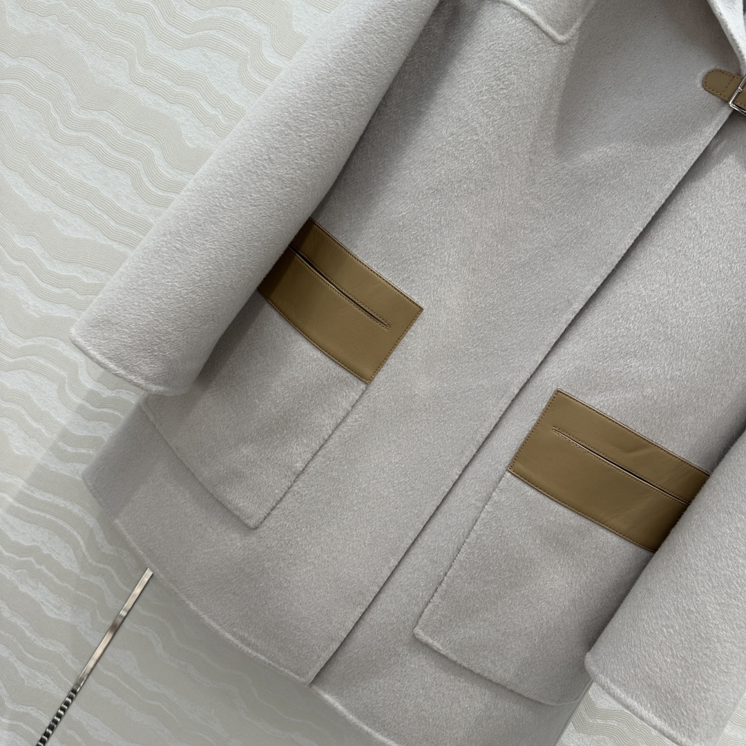 Hermès – Seasonal Essential Coat