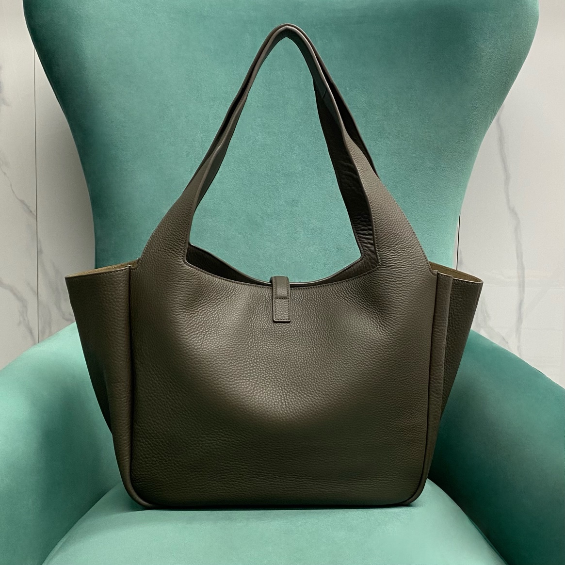 YSL LE 5 À 7 BEA IN GRAINED LEATHER-LIGHT MUSK