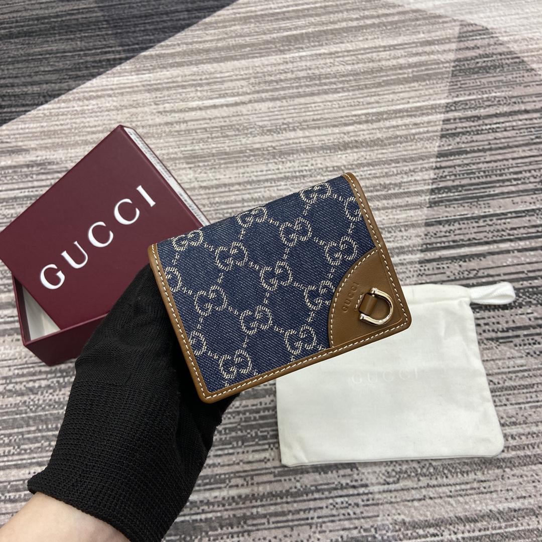 Gucci GG Emblem Mini Wallet