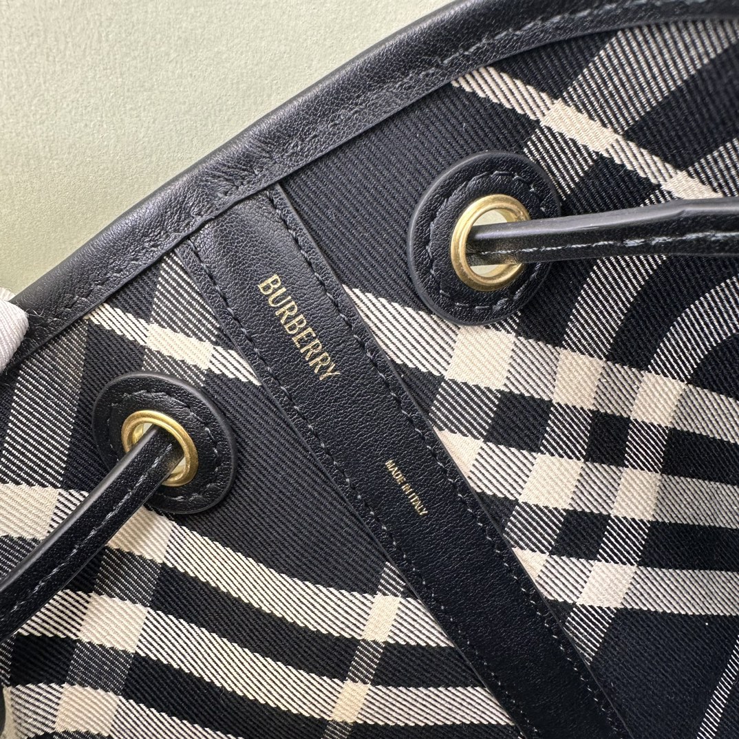 Burberry-Check Drawstring Pouch​