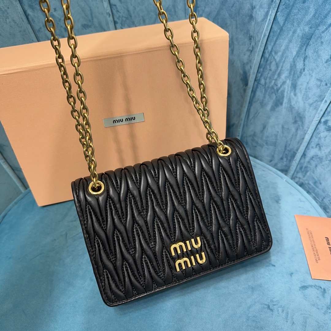 MIUMIU-New Soft Lambskin Handbag-Black