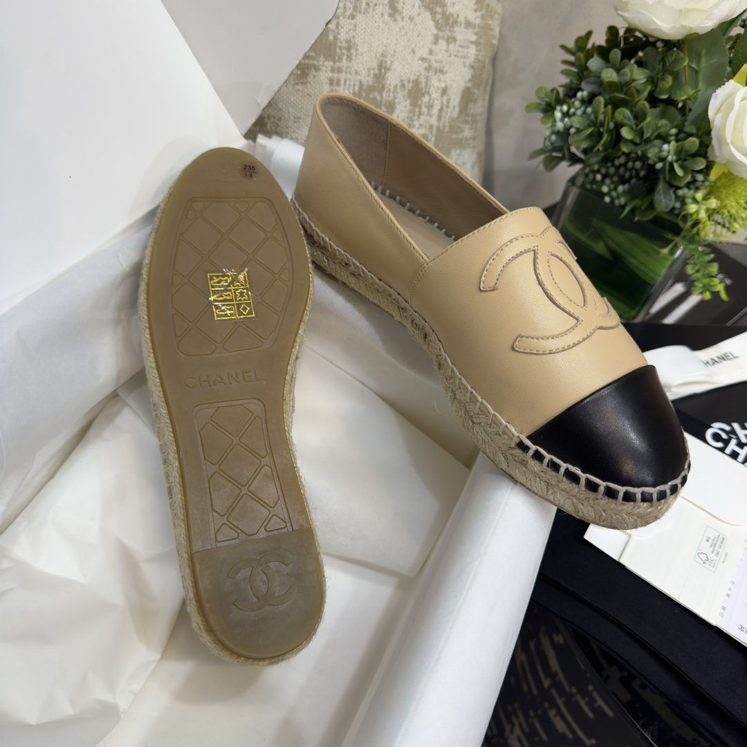 CHANEL Lazy fisherman shoes-yellow