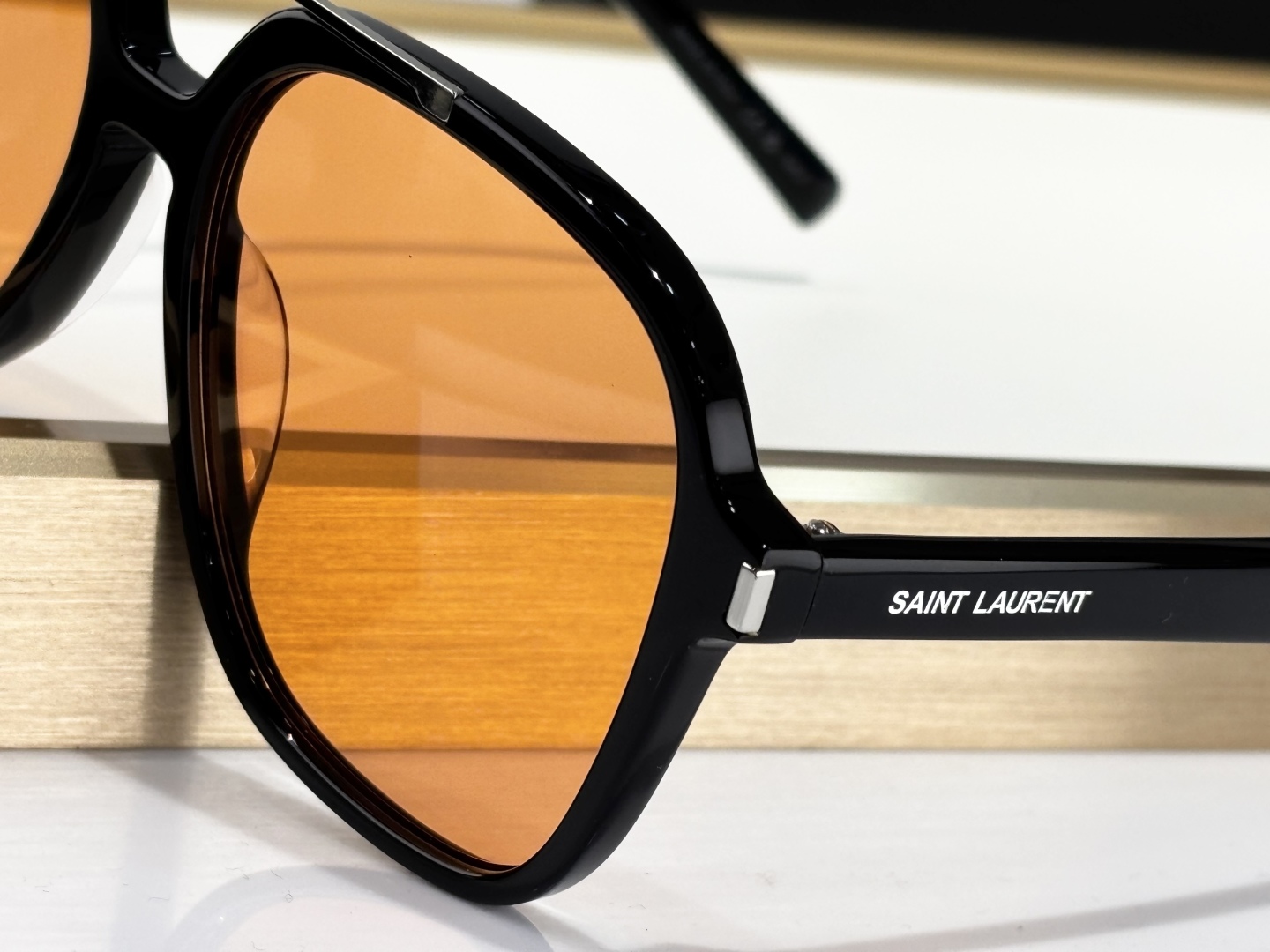 SAINT LAURENT – Model SL545