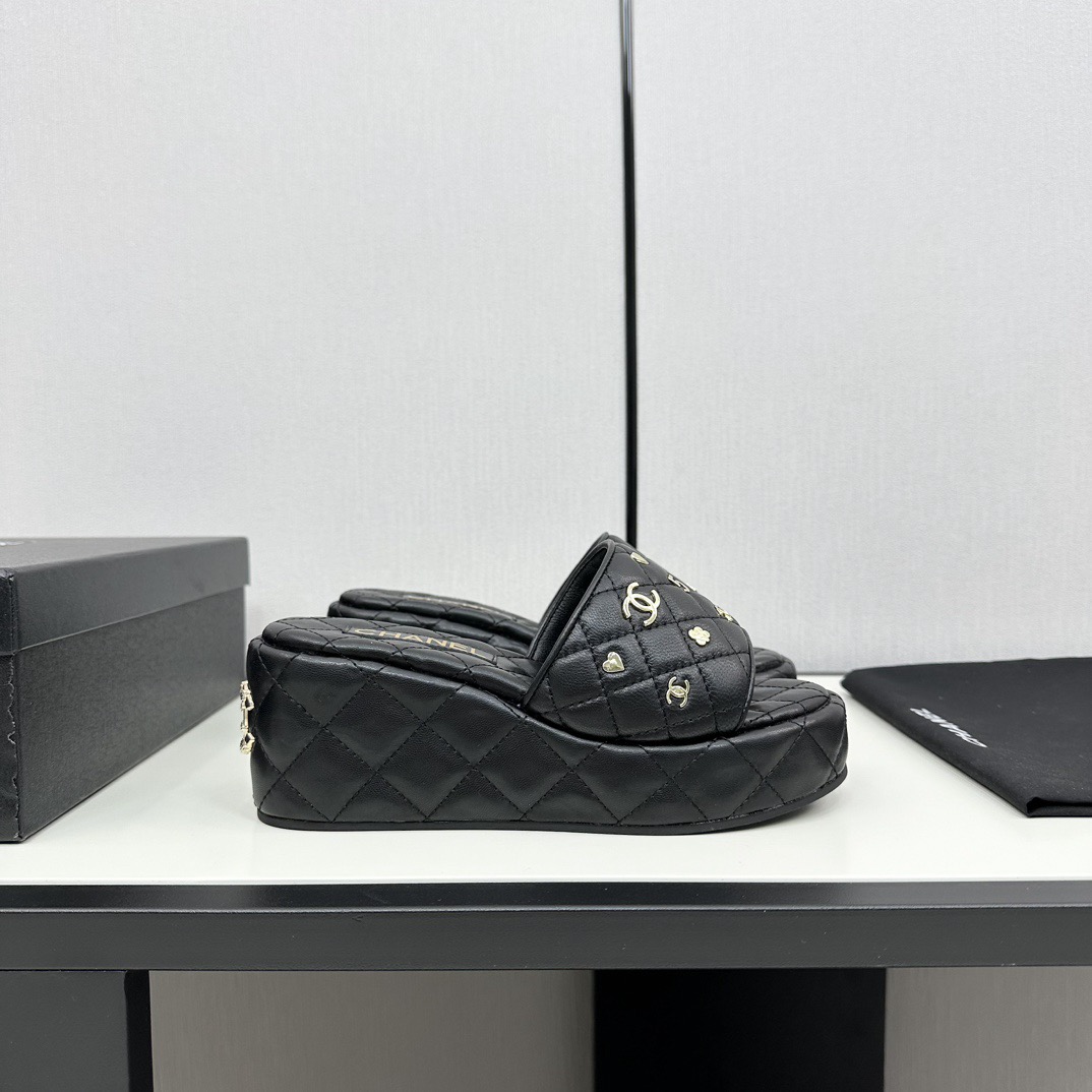 Summer refreshing flip flops