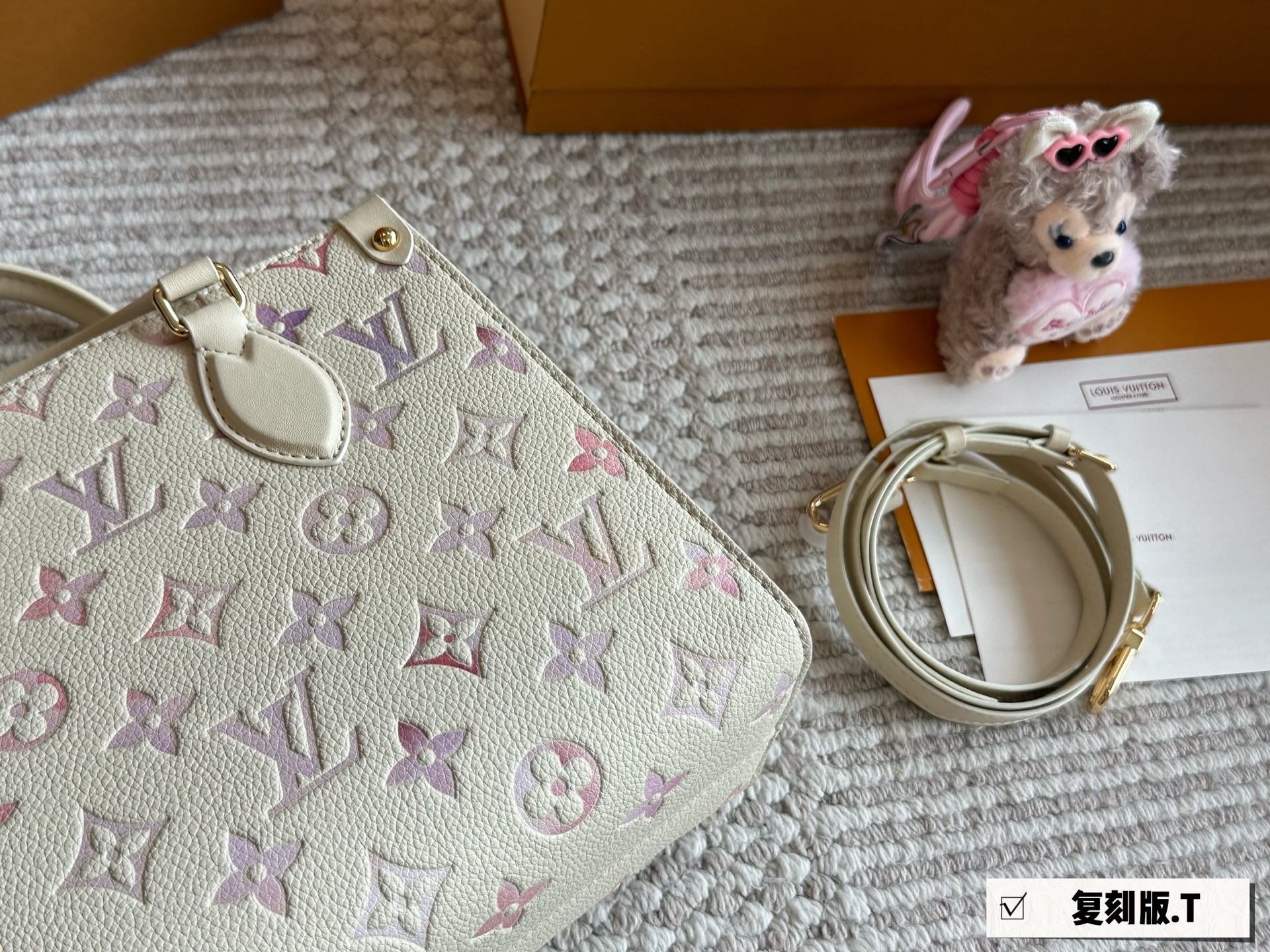 LV M25770 OnTheGo PM